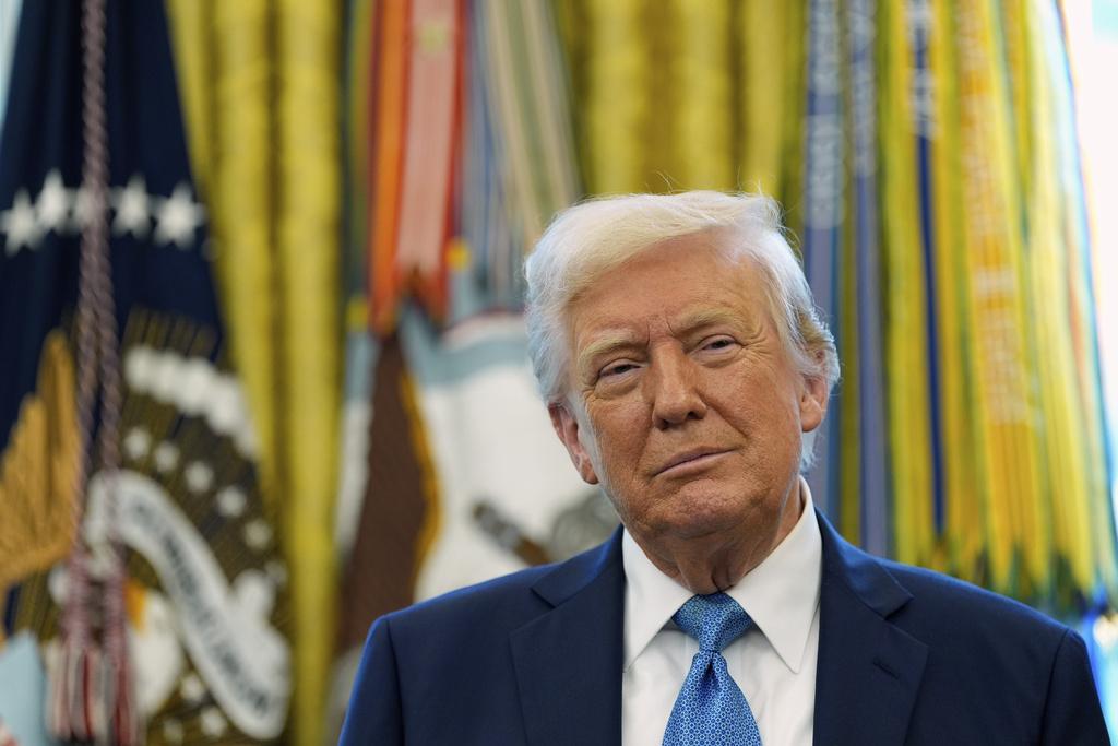 美國總統特朗普擬「轉軚」,稱將大幅降低中國的關稅,但不會降至零。(AP)