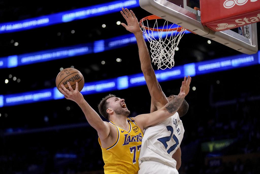 湖人94:85擊敗木狼,場數追平1:1。(美聯社)