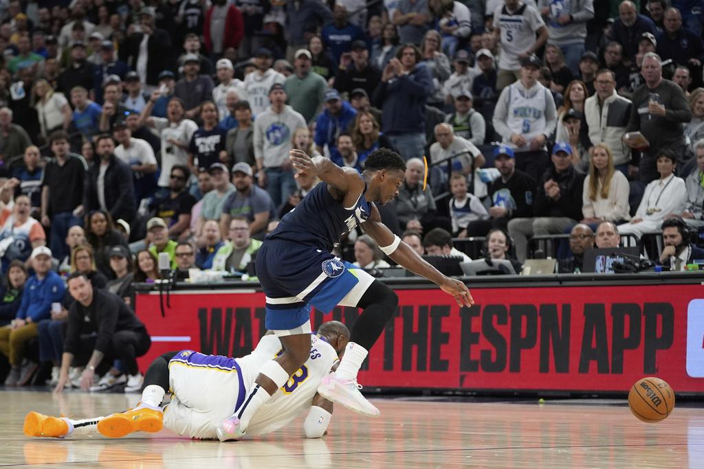 木狼116:113擊敗湖人。(美聯社)