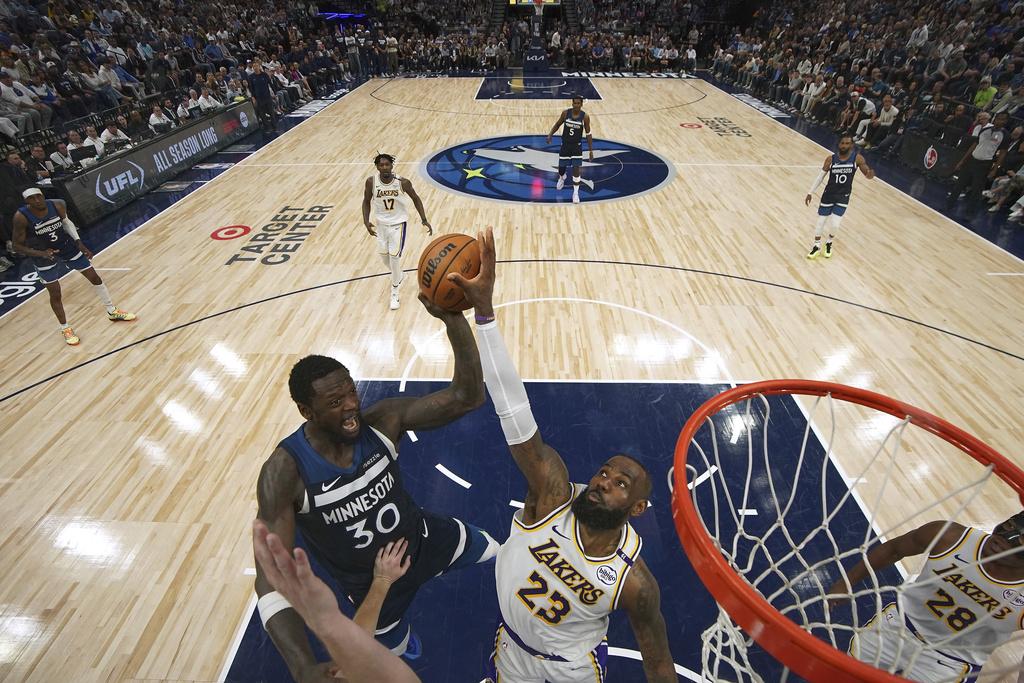 木狼116:113擊敗湖人。(美聯社)