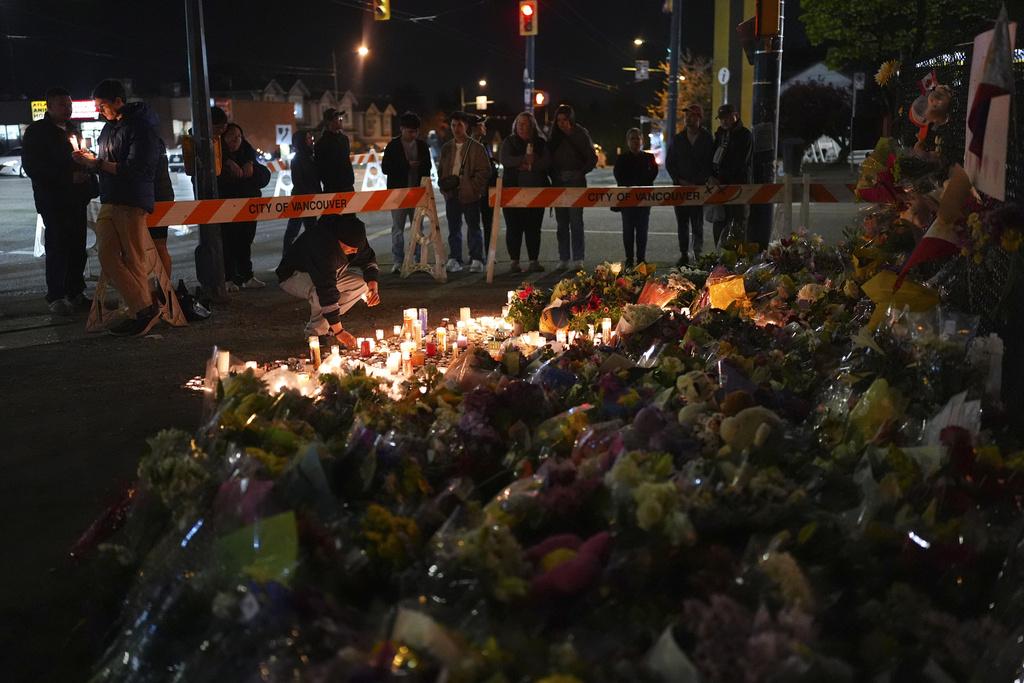 民眾以蠋光悼念死者。(資料圖片)