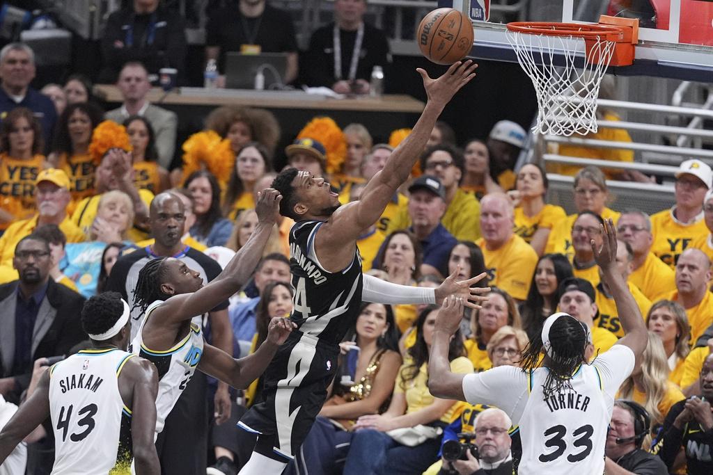 溜馬加時119:118擊敗公鹿。(美聯社)