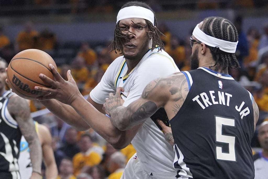 溜馬加時119:118擊敗公鹿。(美聯社)