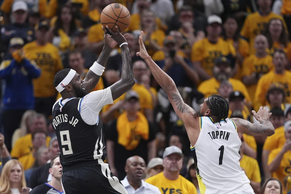 溜馬加時119:118擊敗公鹿。(美聯社)