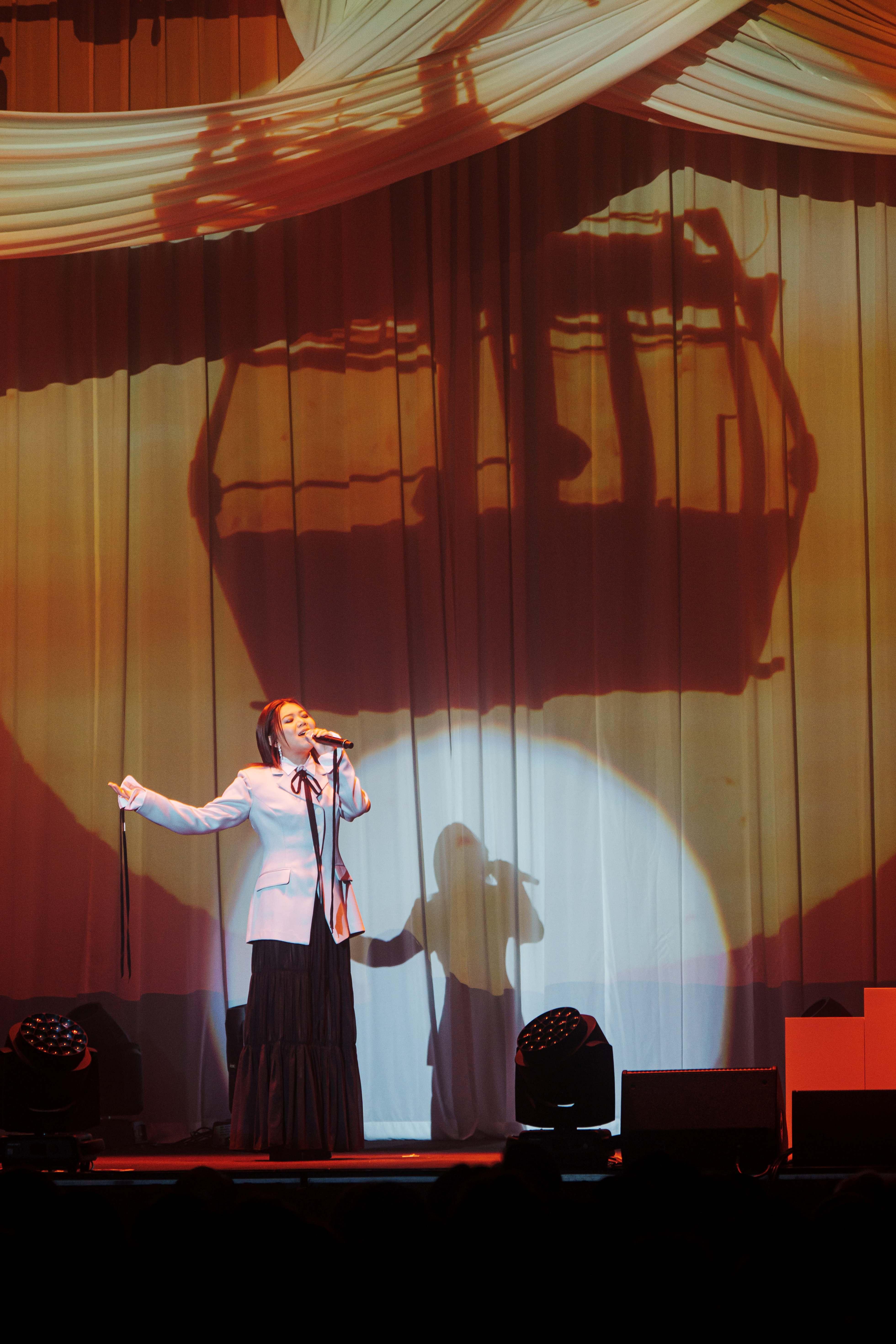 鄧小巧相隔6年再以個人姿態開騷。