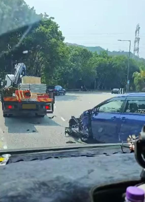 元朗發生車禍,有人不顧而去。(fb「車cam L(香港群組)」圖片)