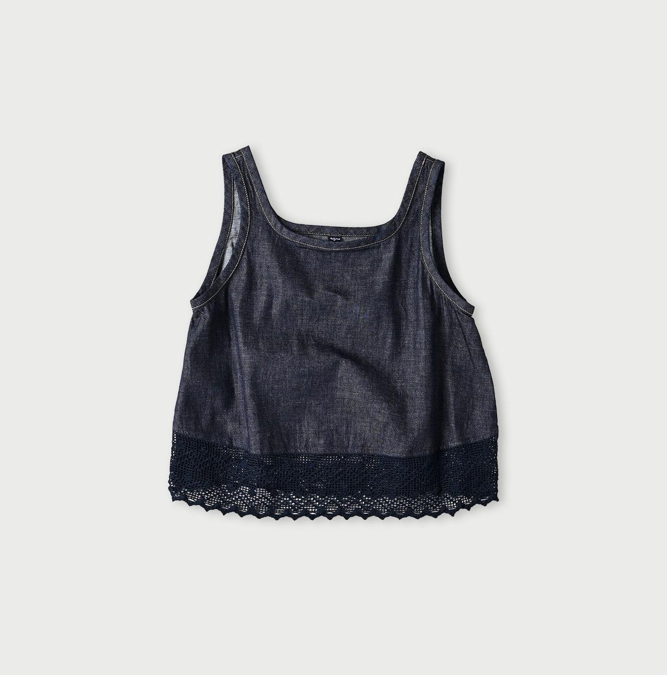 45 Petit牛仔背心,衫腳綴有紗線製成的喱士。$2,795