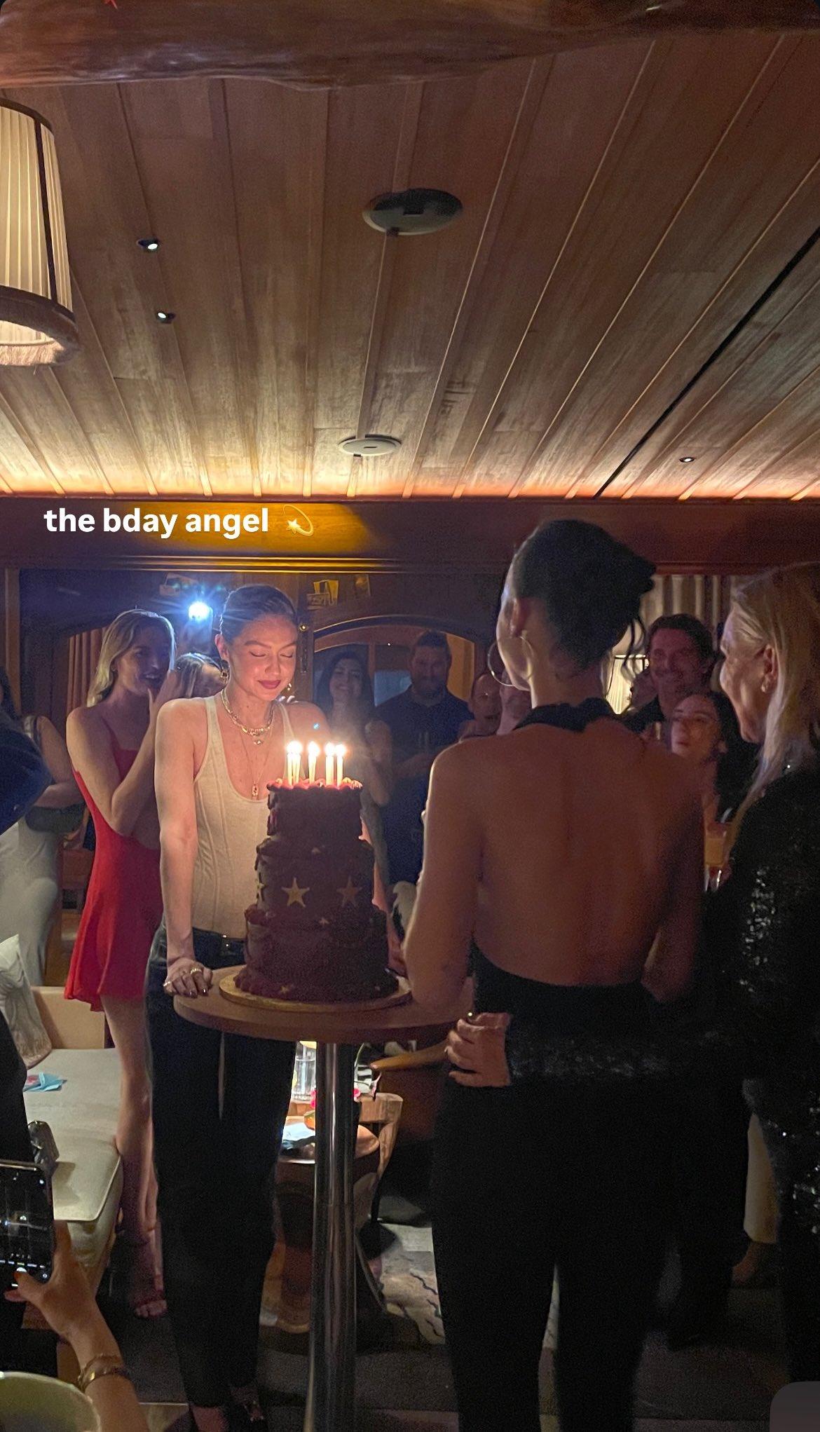 Gigi Hadid正在許願,不知是否期求與畢列谷巴修成正果。