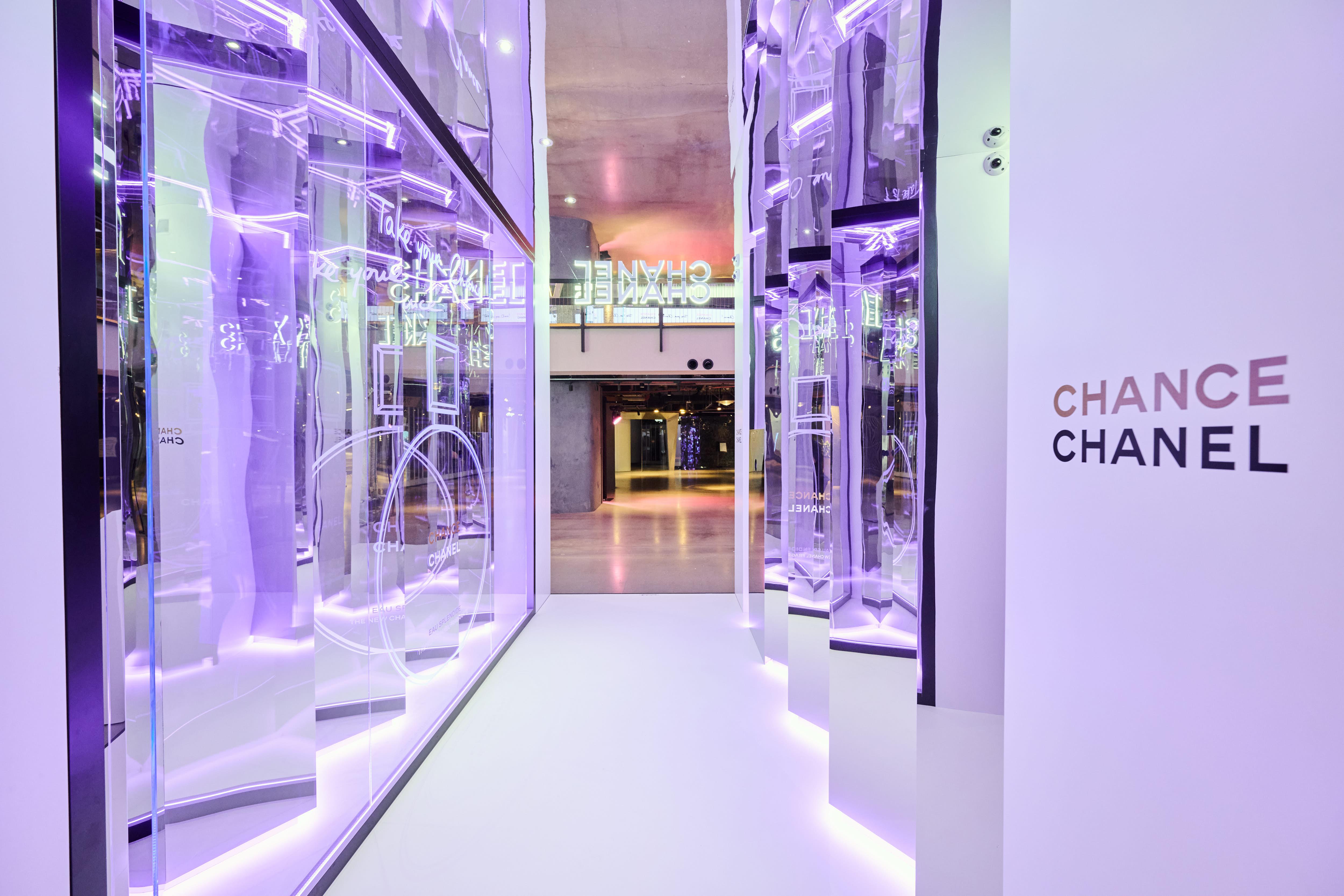 無限鏡房是另一打卡位,也象徵著無限機遇。