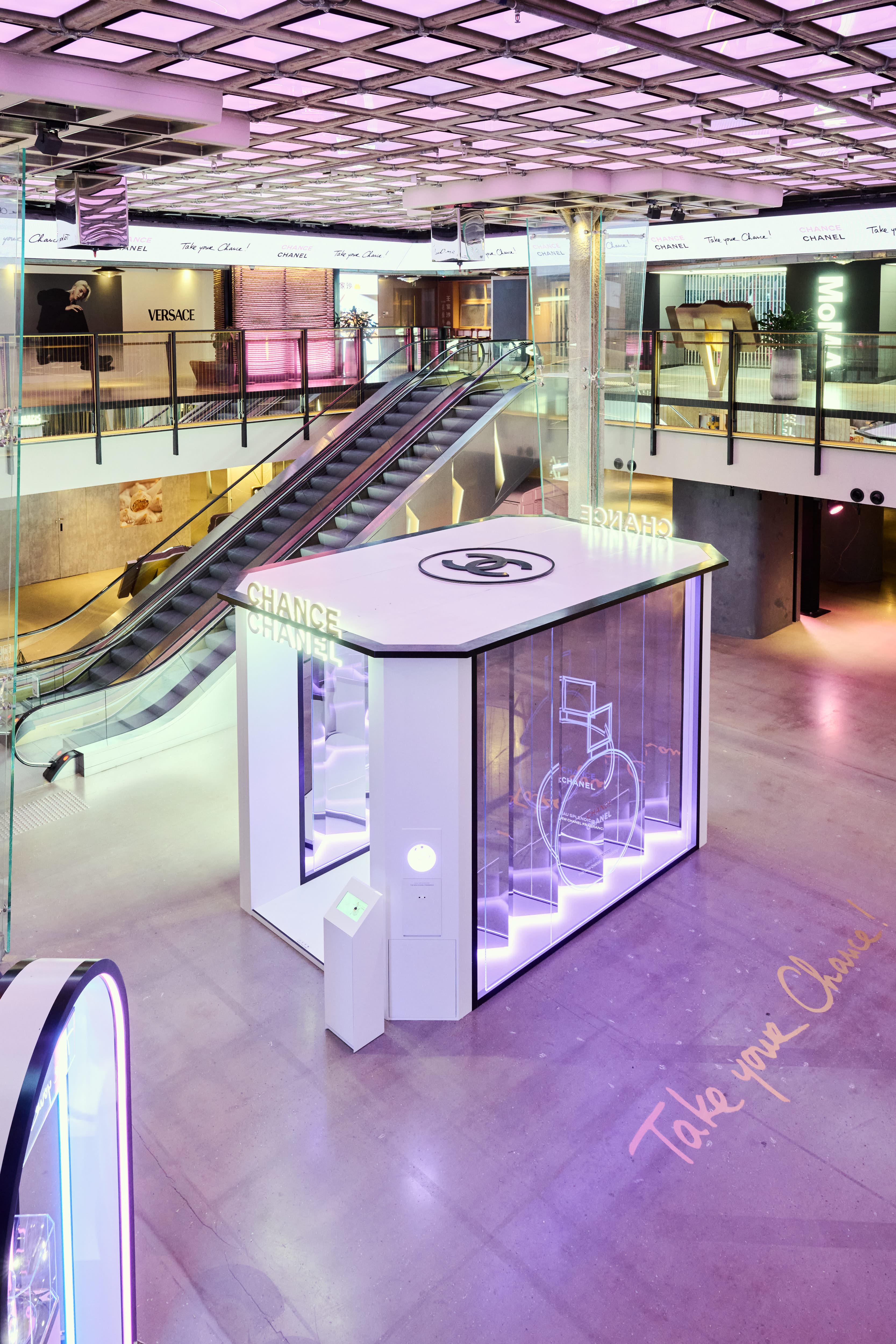 無限鏡房是另一打卡位,也象徵著無限機遇。