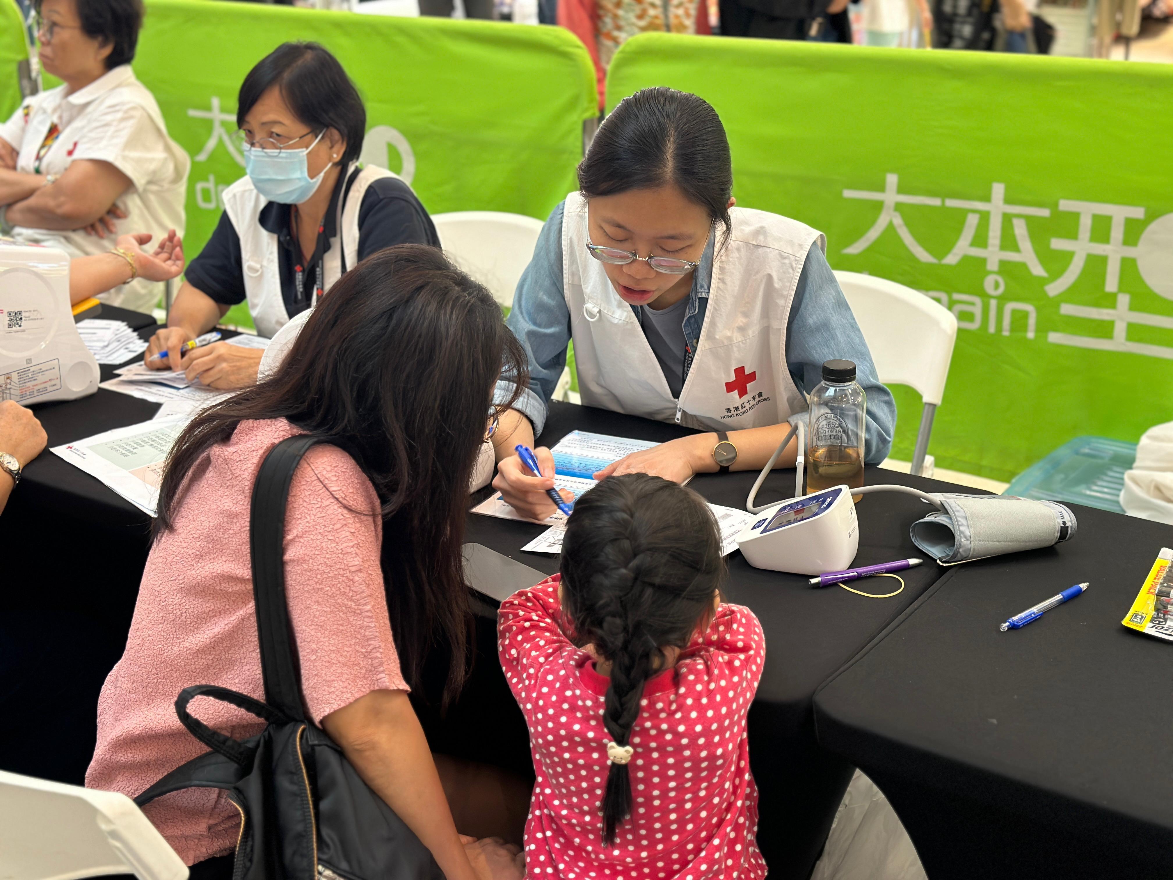 CHEP+走入社區,提醒市民健康生活相關知識。