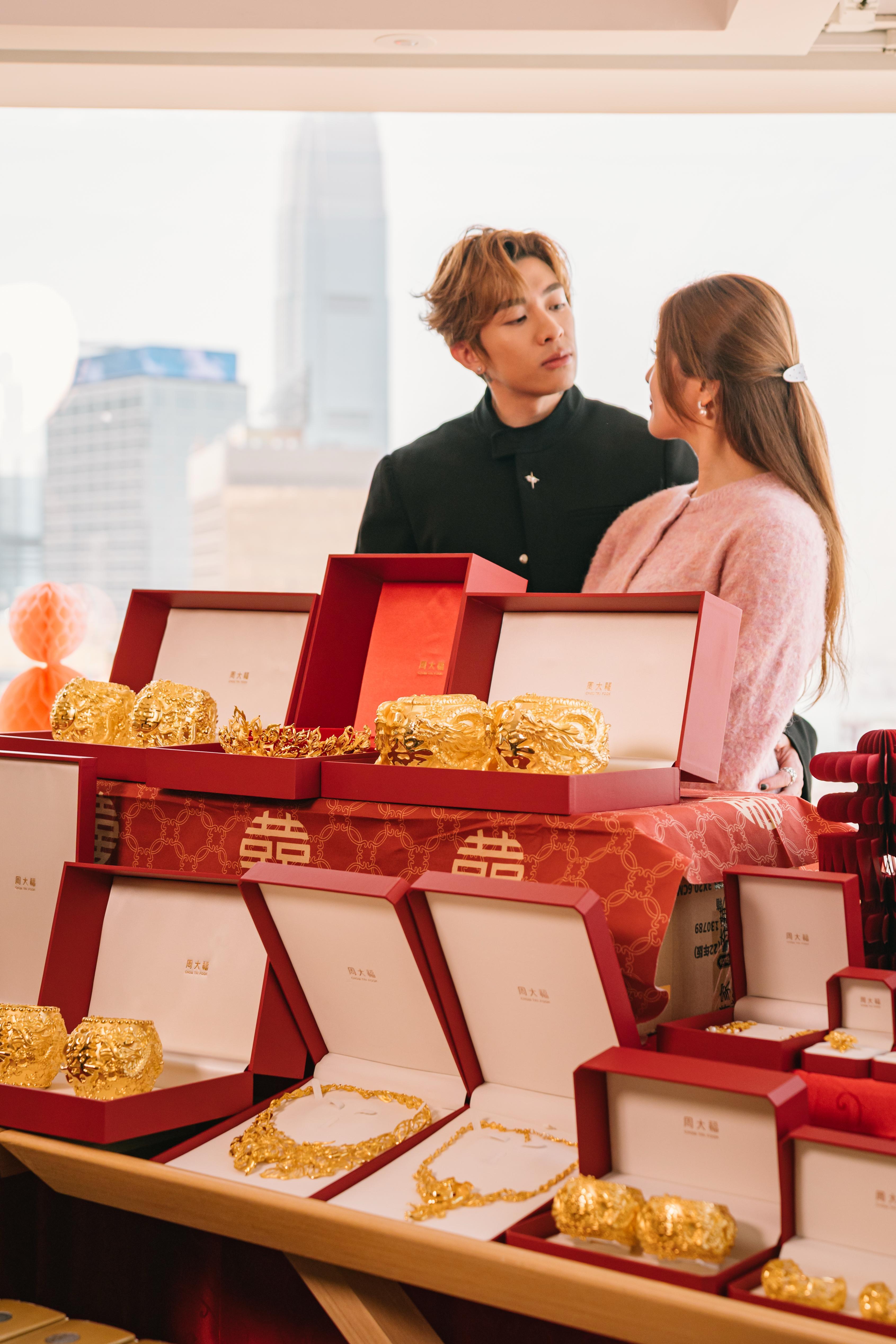 Tyson Yoshi挑選的金器系列採用中式簡約風格 巧妙融合時尚符號與吉祥紋飾「方如意」。