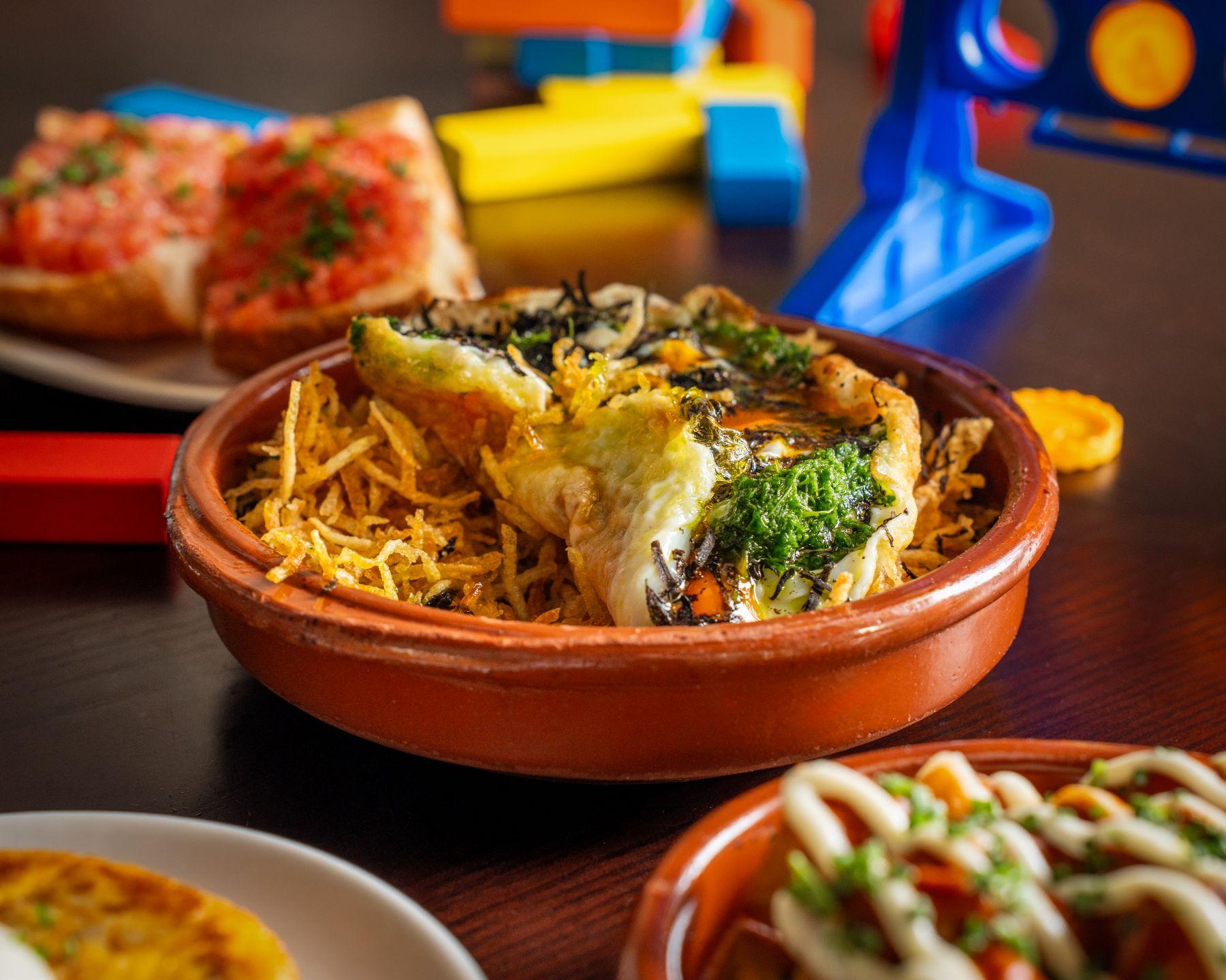 早午餐供應流心煎蛋配薯仔肉腸