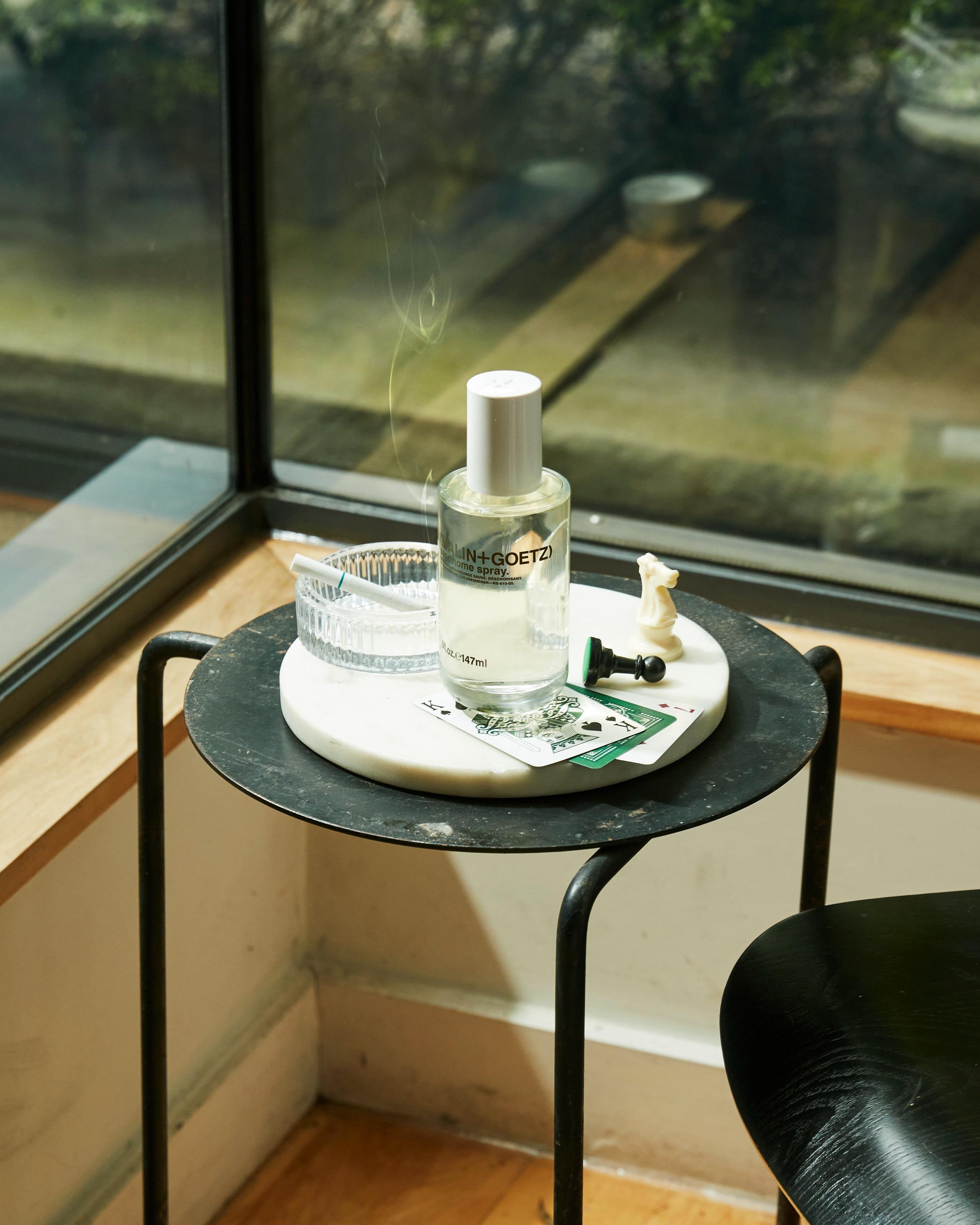 居室噴霧系列採用能與惡臭分子結合的技術,創造出全新清新氣味,而非掩蓋異味。