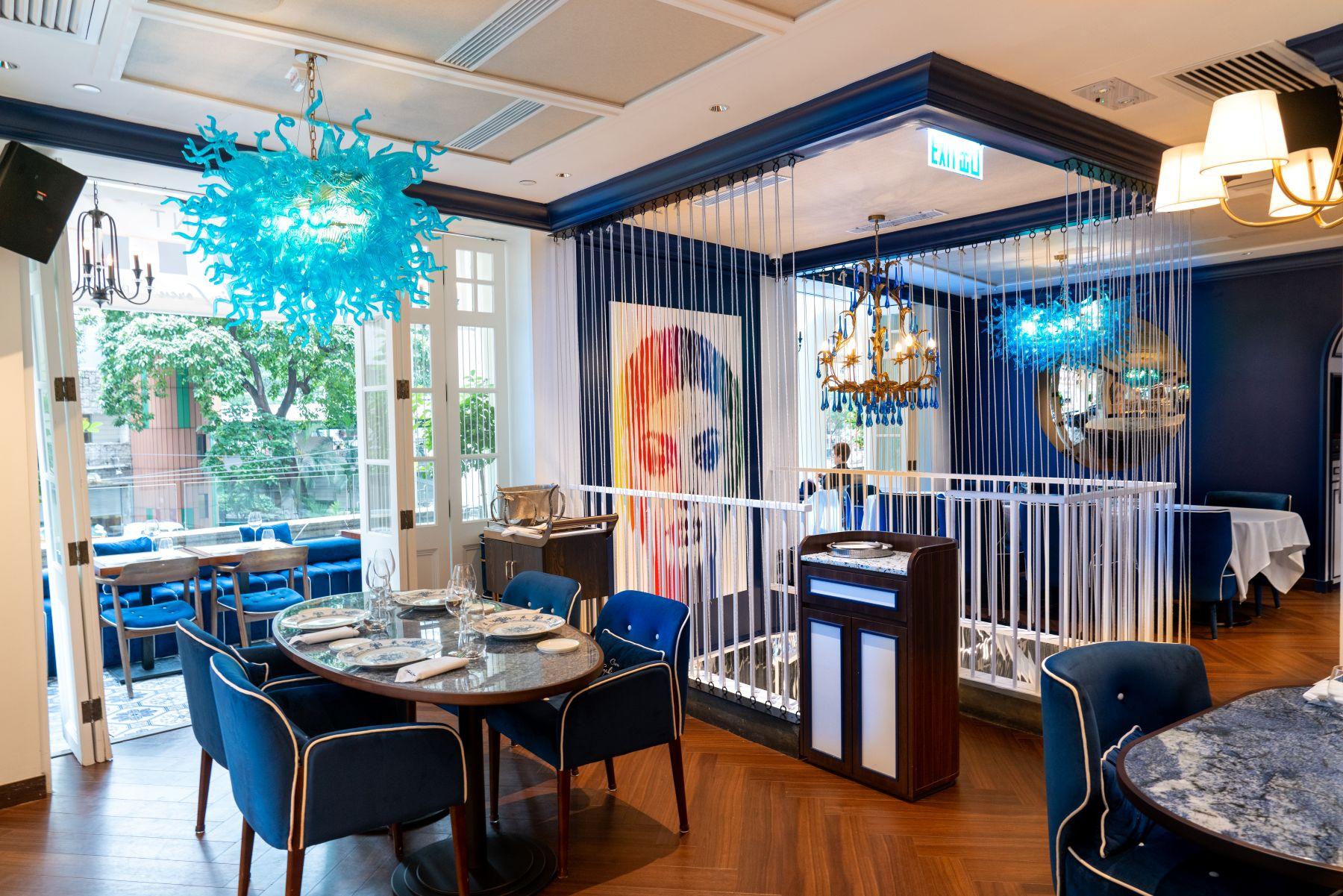 餐廳裝潢摩登,掛上傳奇女星蘇菲亞·羅蘭的大特寫美照。