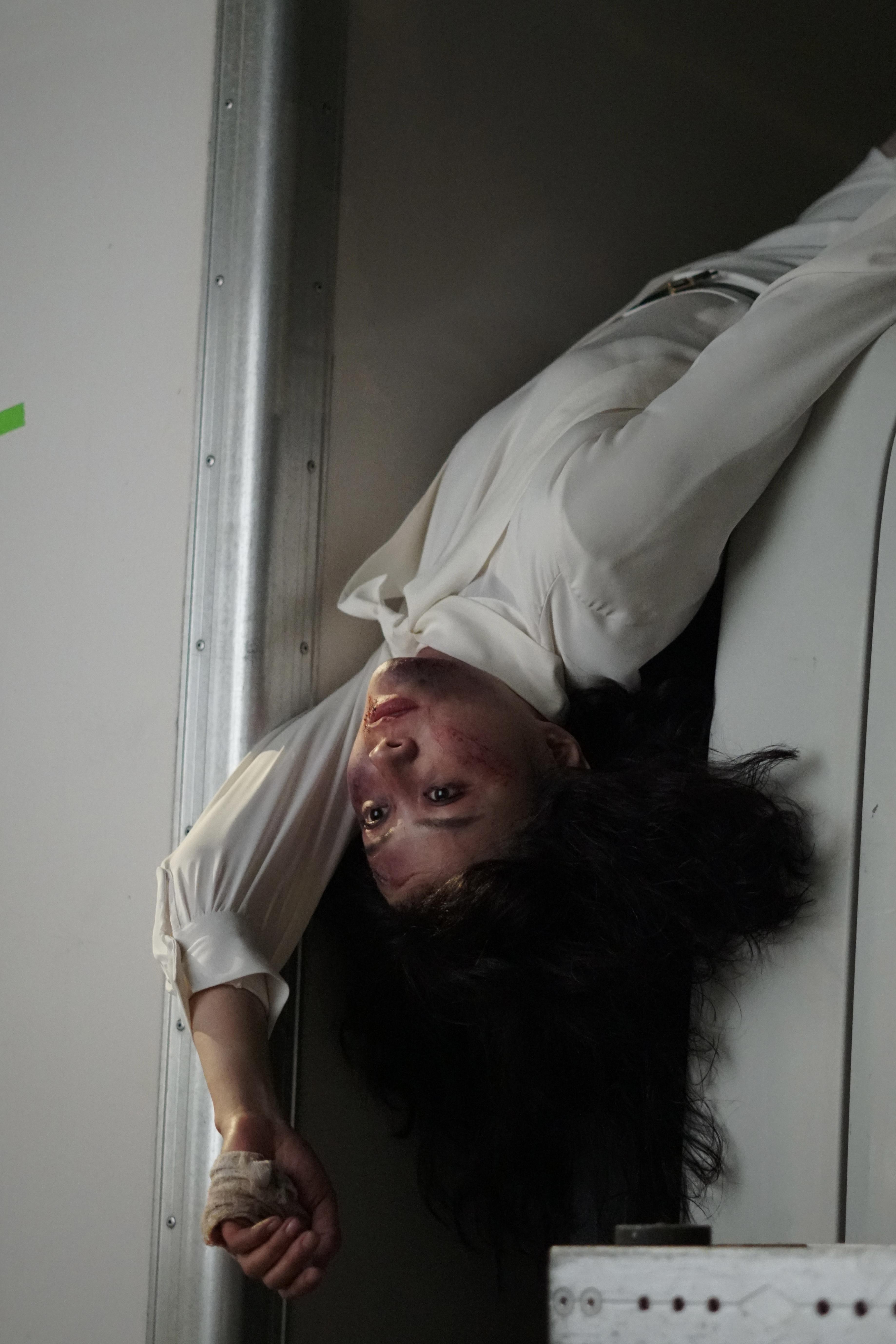 法拉在片中無法釋懷下,選擇了自殺。