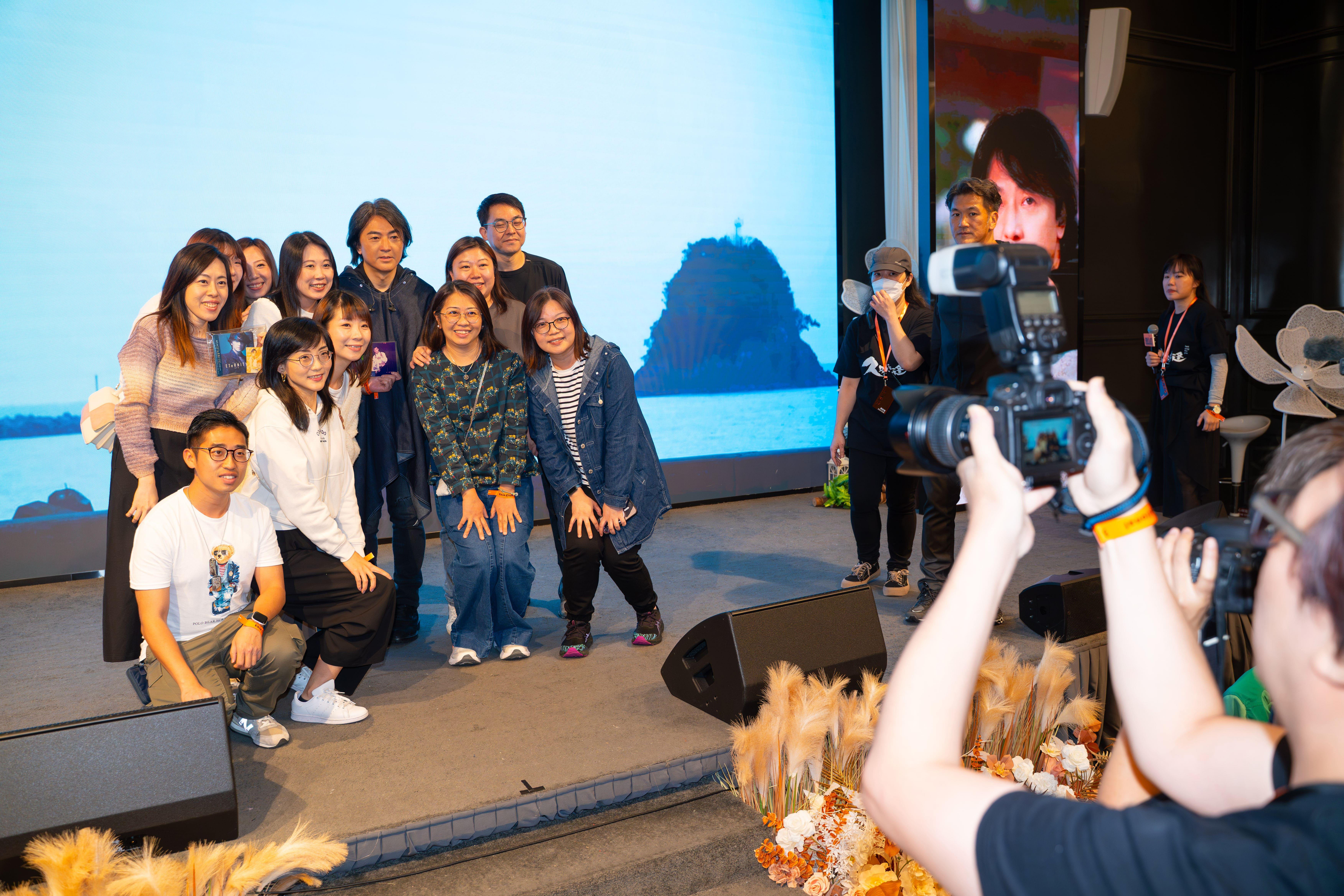 鄭伊健賀歌迷會成立33周年舉行聚會。