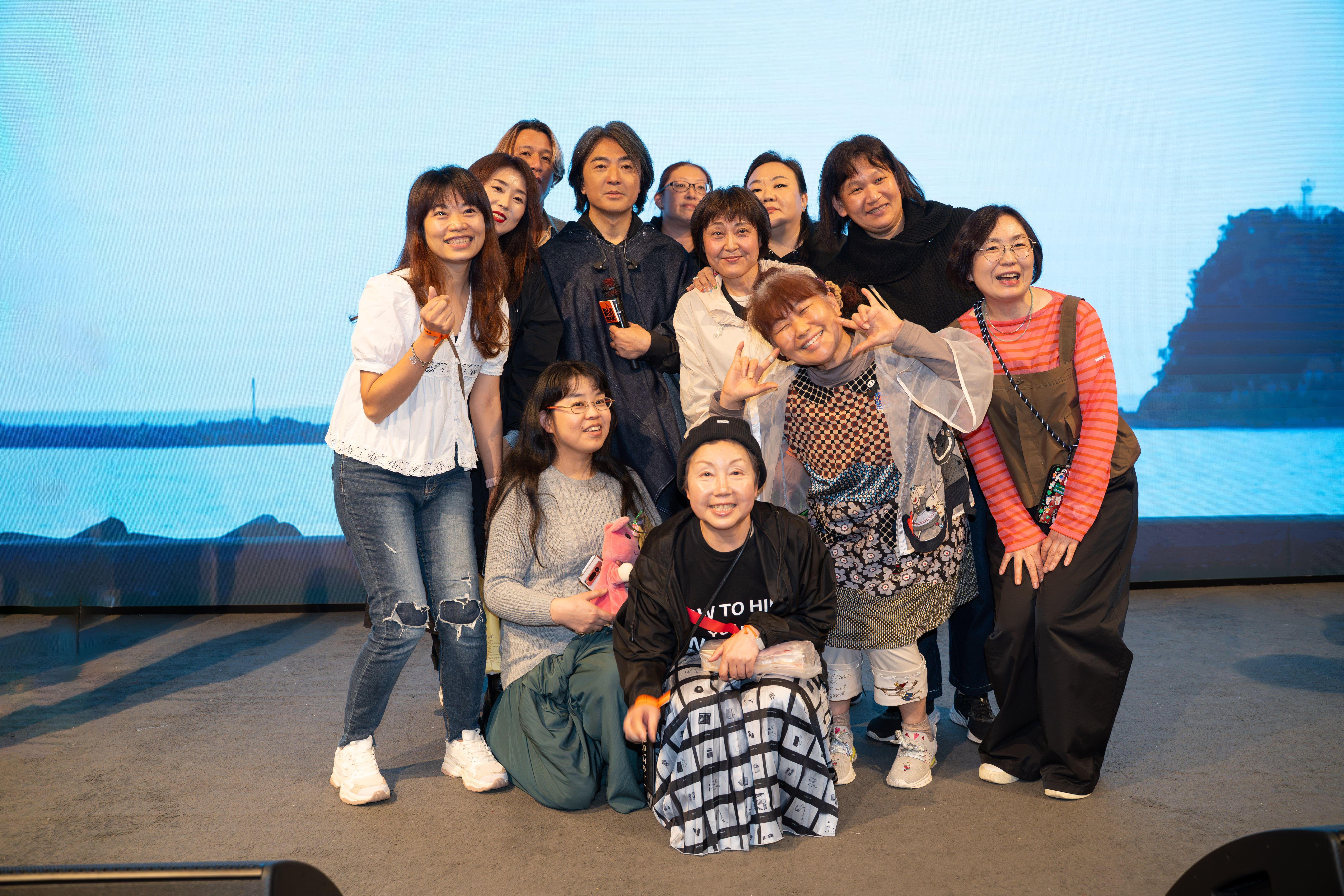 「鄭伊健真心同盟國際歌迷會」成立33周年,日前以「久別重逢」為主題舉行聚會,延開25席