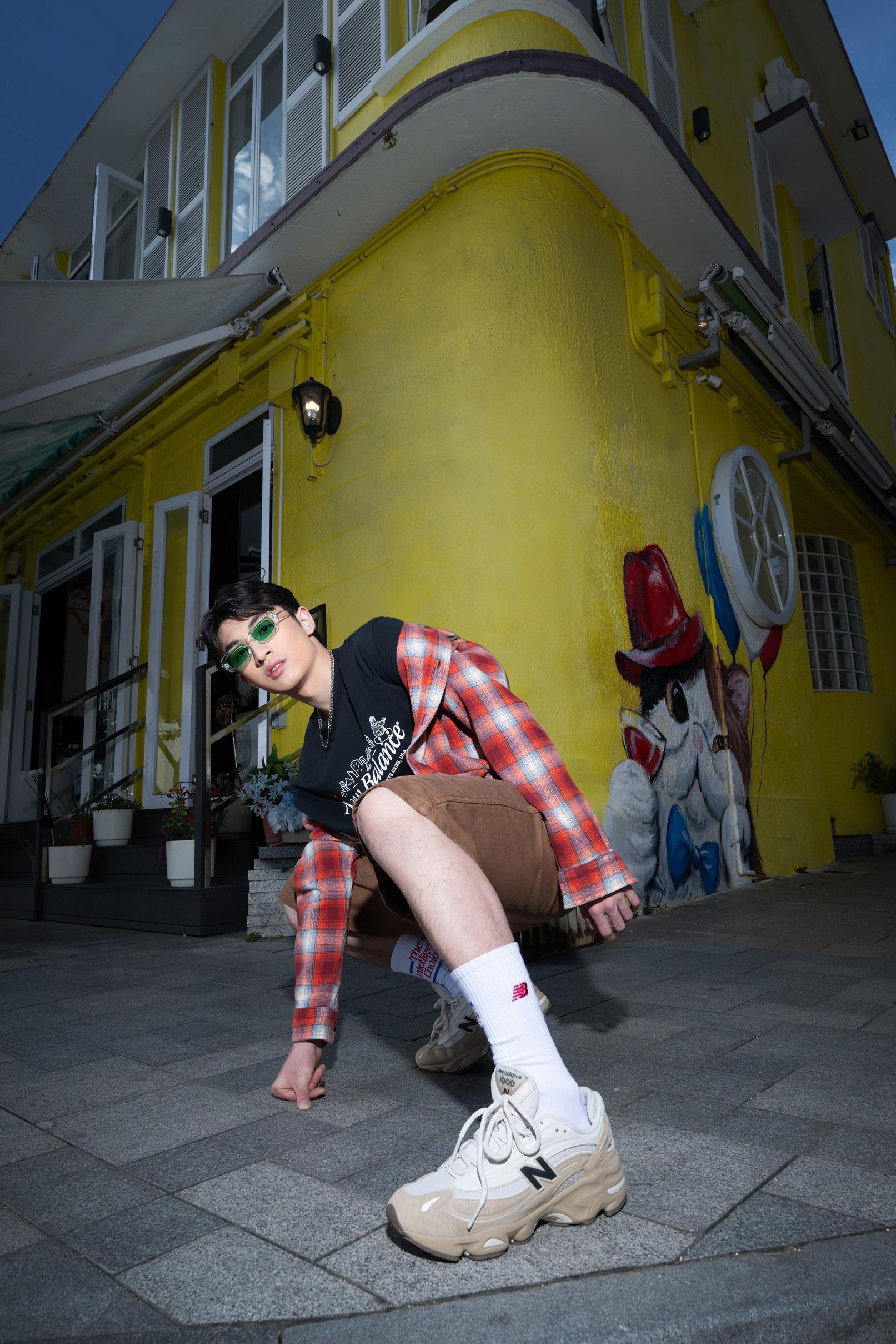 熱賣型號M1000系列加入復古靛藍、水泥灰、螢光粉紅及銀灰黑等多款Y2K配色。