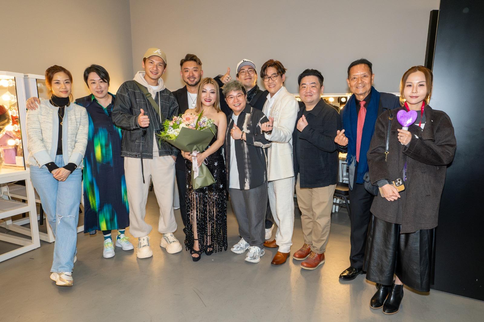 《中年好聲音》首兩季的唱將包括周吉佩、吳大強、等到場支持賓。