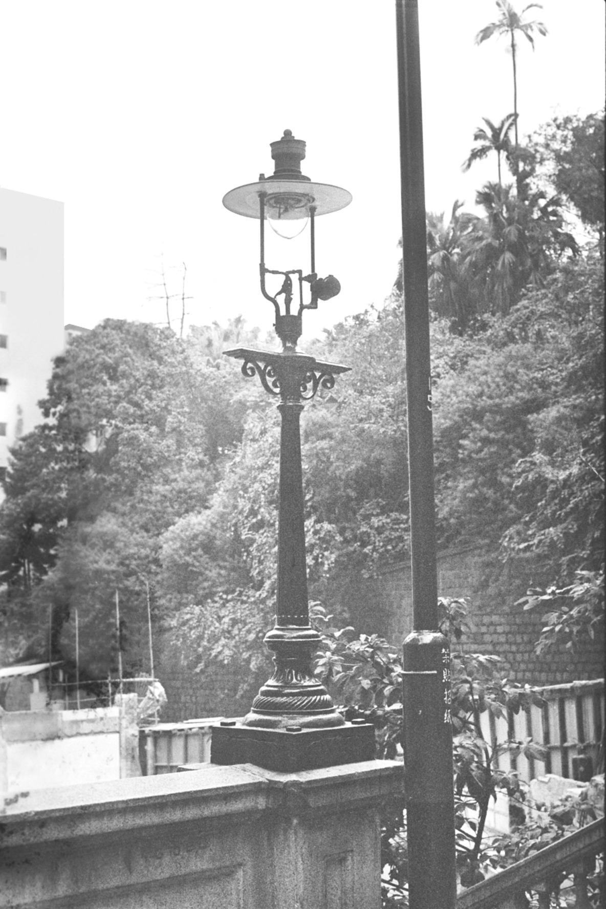 因為都爹利街安裝了四支建築風格優雅的煤氣燈,因此它又稱為「煤氣燈街」。攝於1970年代。(圖片來源:Getty)