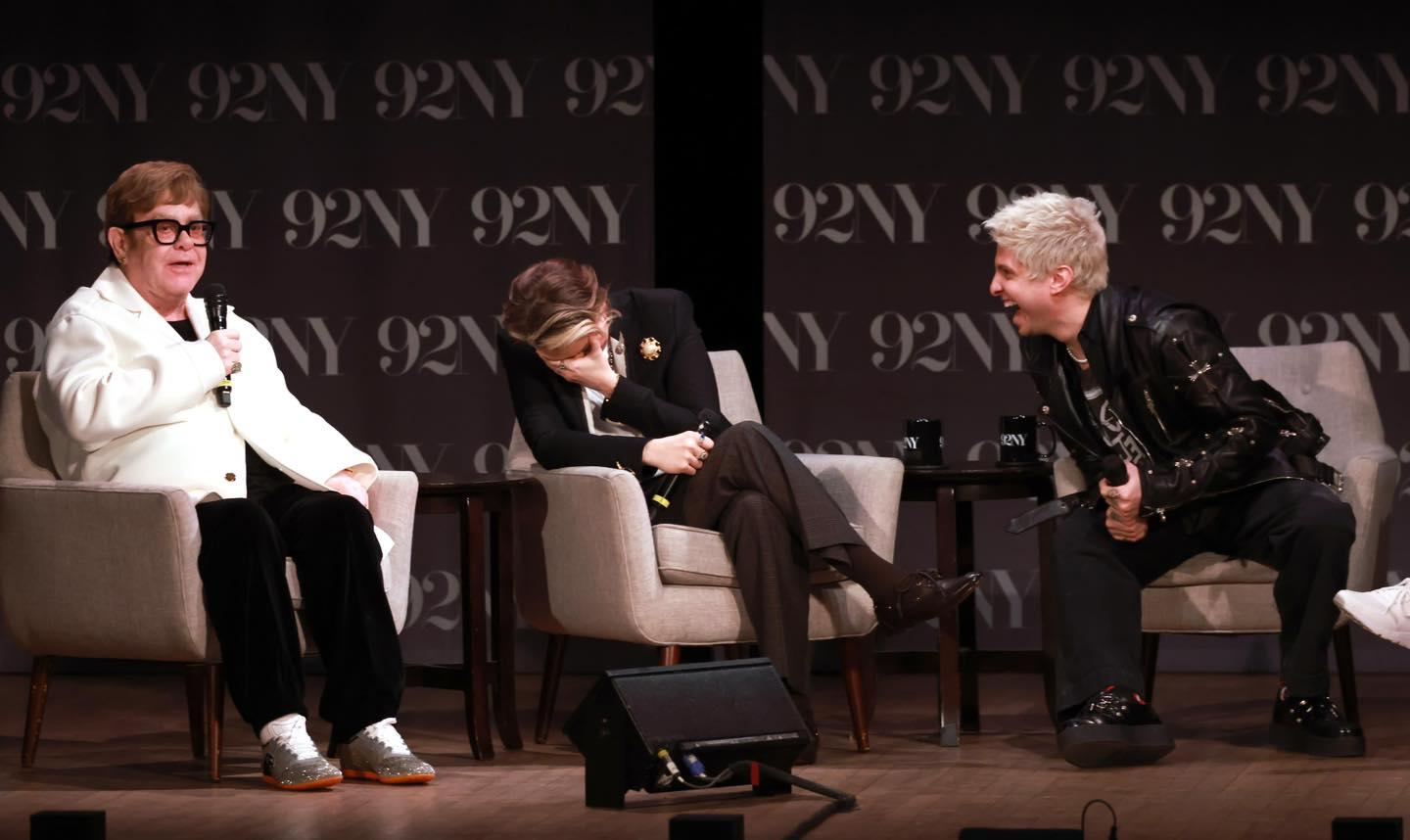 雖然受眼疾,Elton John近日亦有應邀出席公開活動。