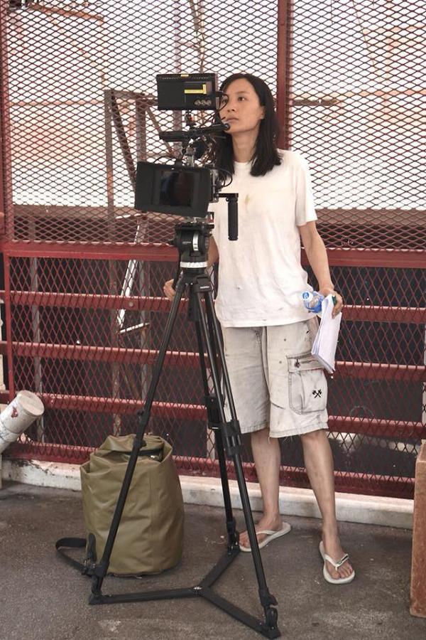 陳法拉處女執導短片《人來人往》,在辛丹斯電影節的香港短片比賽獲獎。