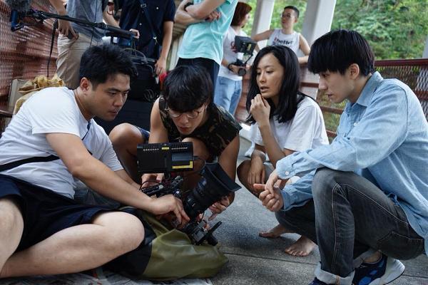 陳法拉於2018年憑首次自導自演的短片《人來人往》。