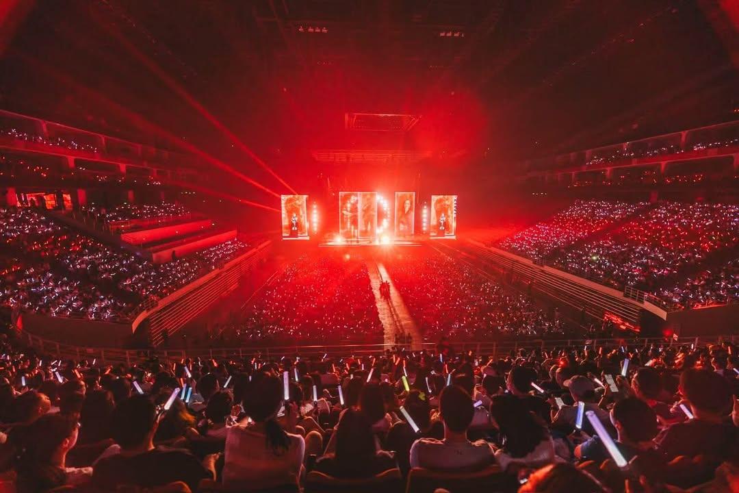 范瑋在成都舉行《我們之間的故事》巡迴演唱會。