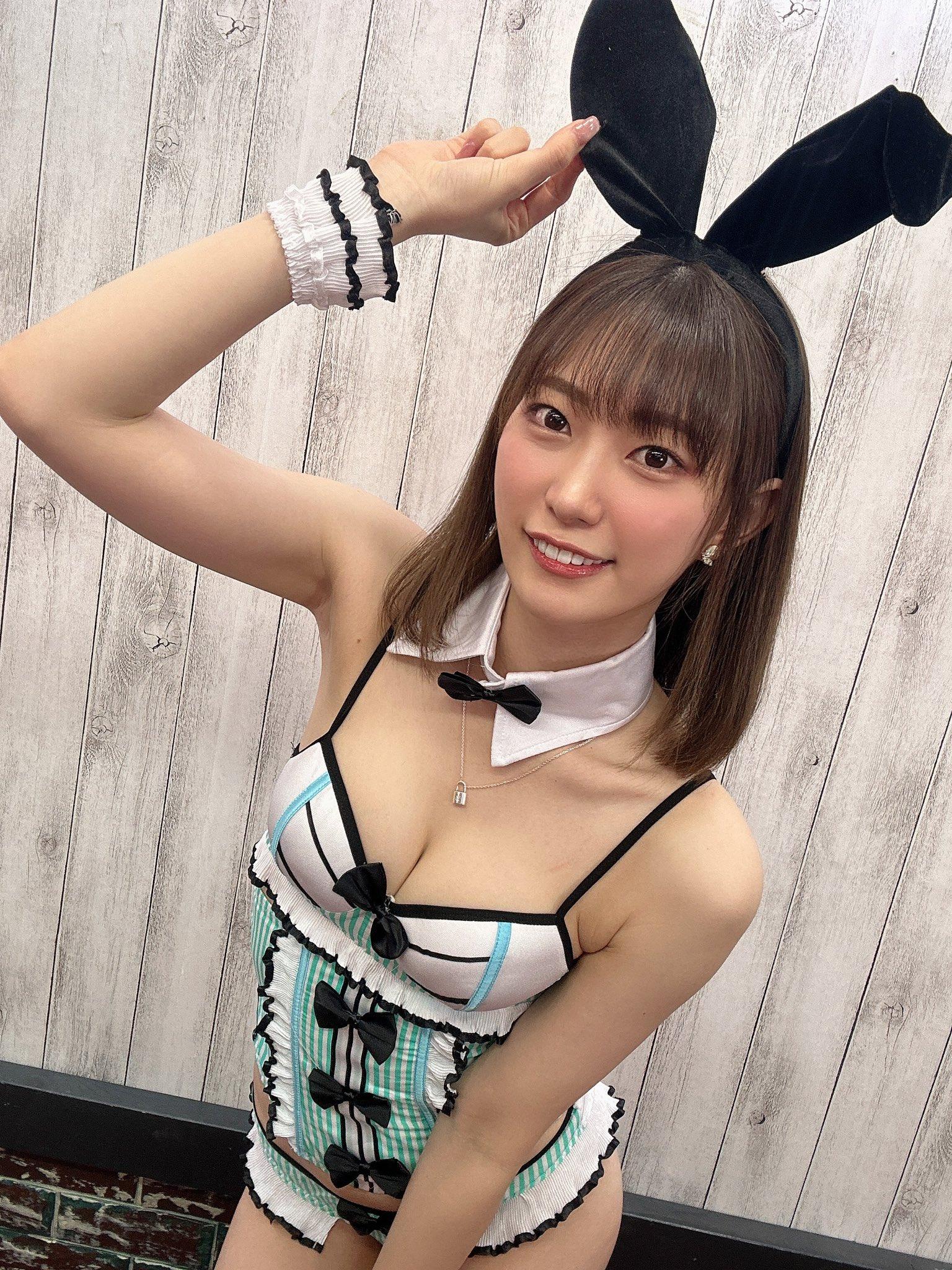 美谷朱音(前名:美谷朱里)(X@akari_mitani17)