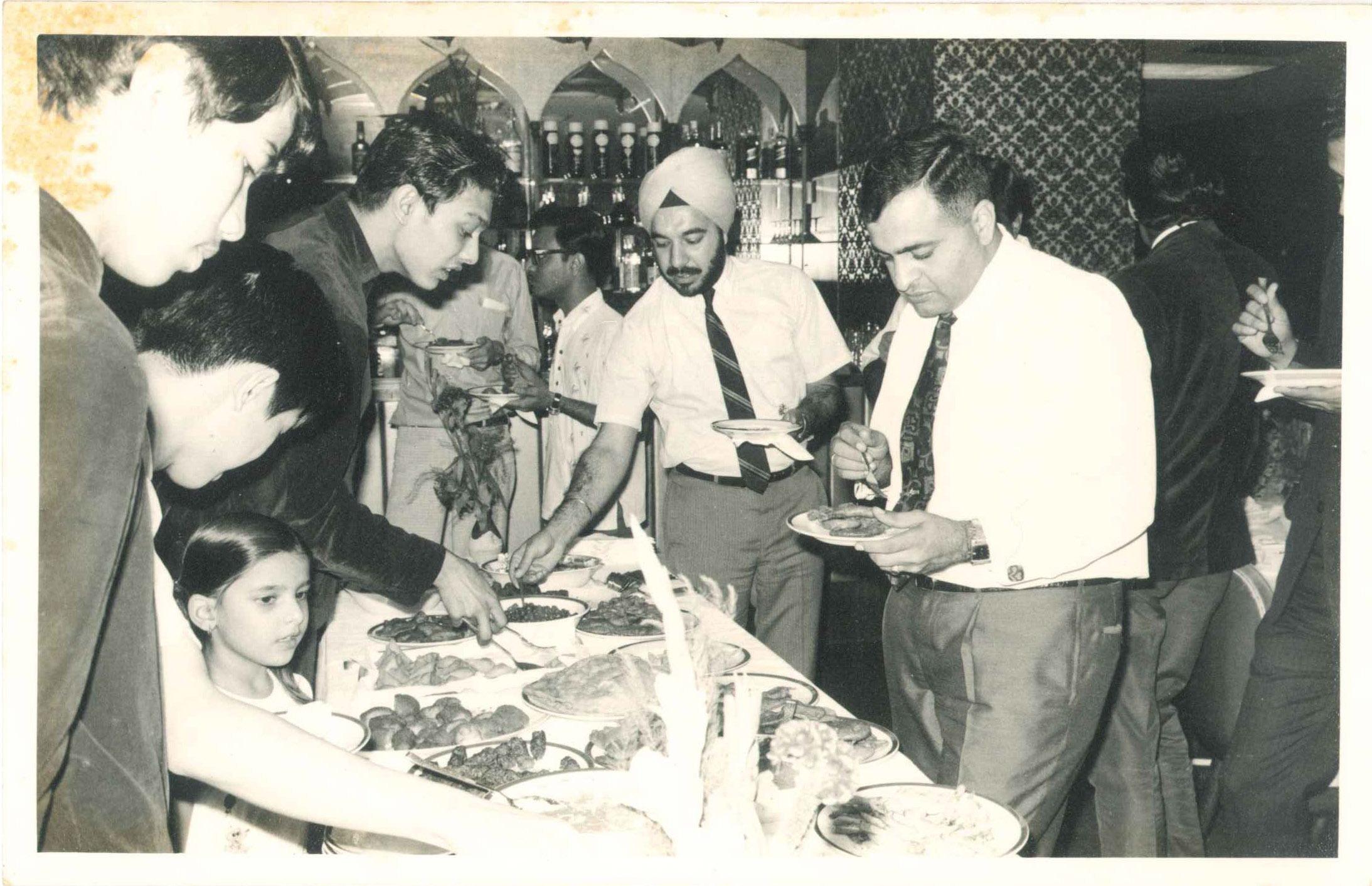 Gaylord是香港首間餐廳提供印度自助餐,圖片攝於1970年代。(餐廳提供照片)