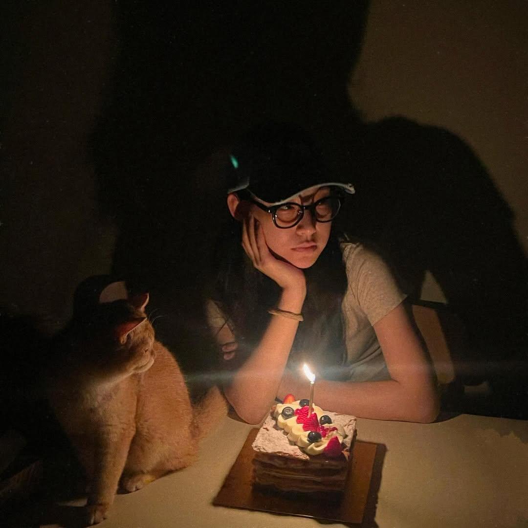 炎明熹自爆生日當晚哭了出來。