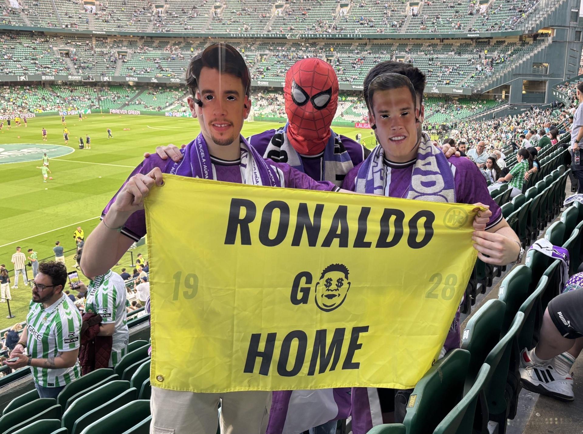 華拉度列球迷要求朗拿度離開。(X)