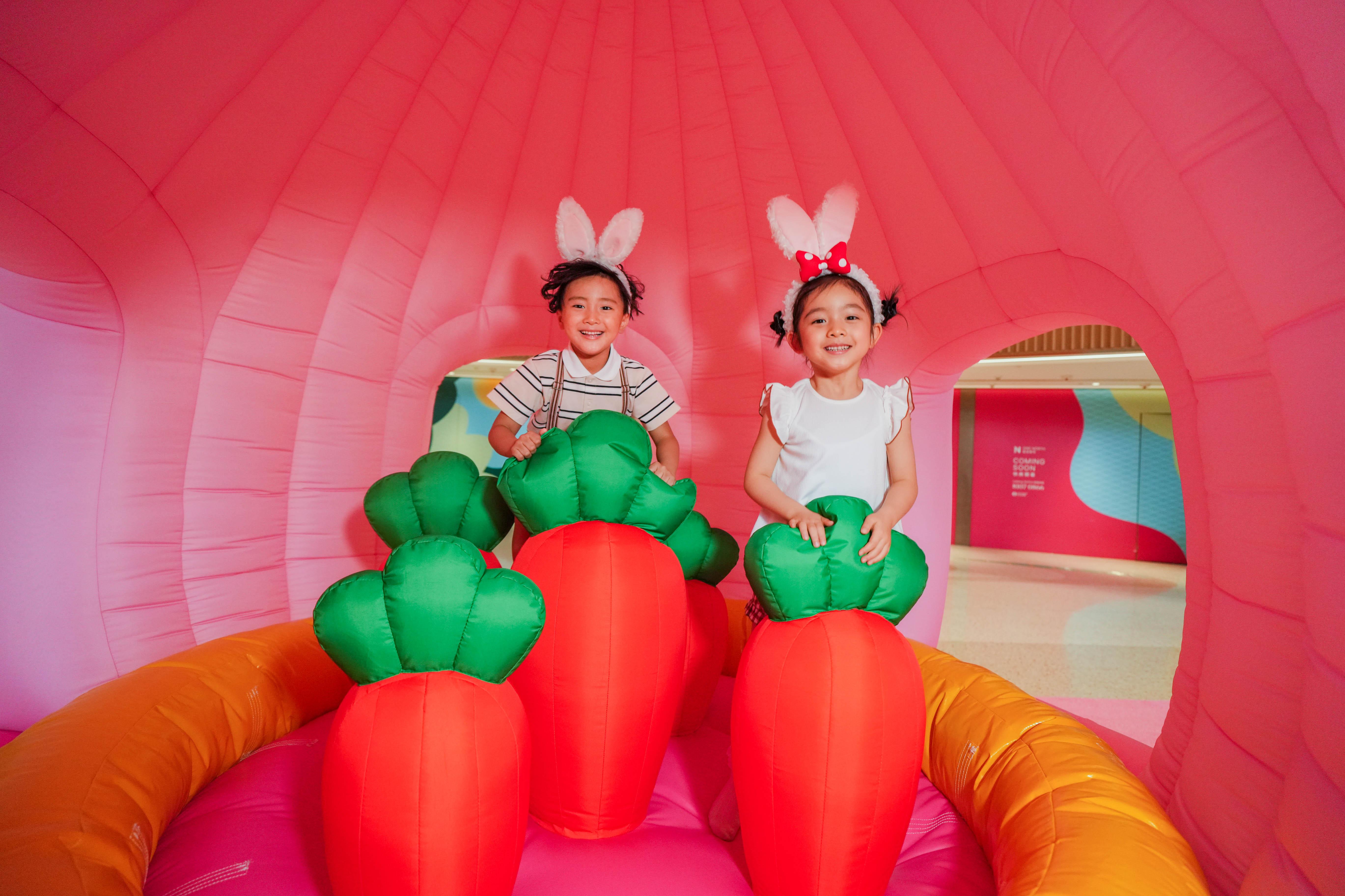 復活兔將心愛的寶藏收藏於蛋內,邀請小朋友入內「尋寶」!