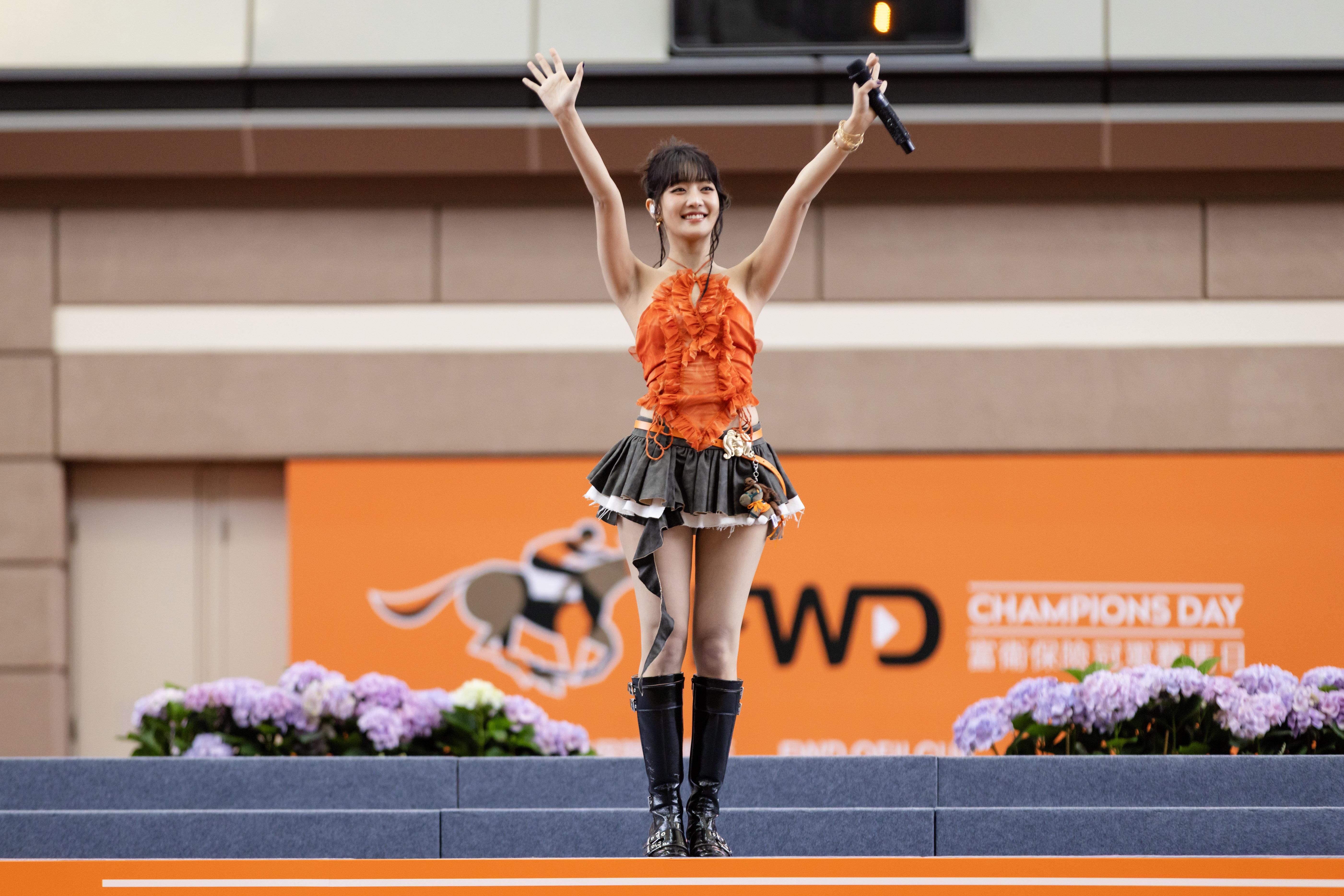 MINNIE表示很開心可以跟Joey碰面。