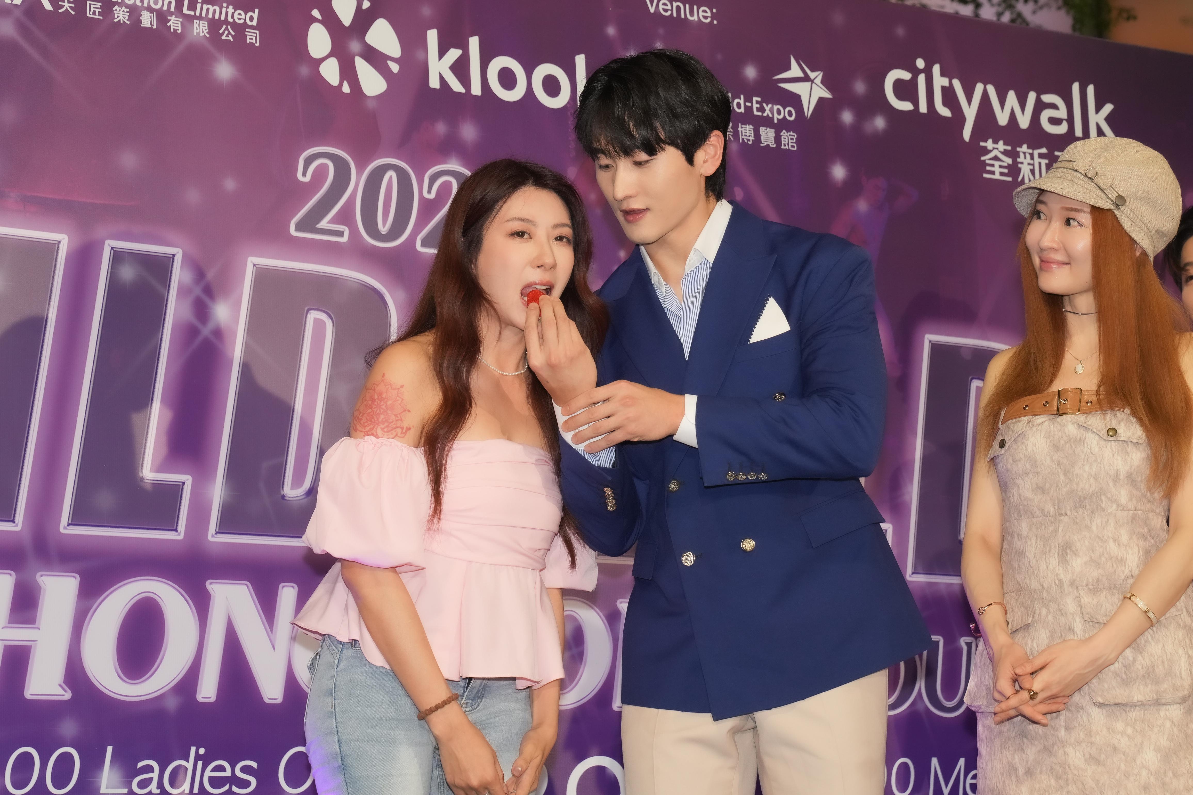 四位型男跟一眾女嘉賓有親密互動。