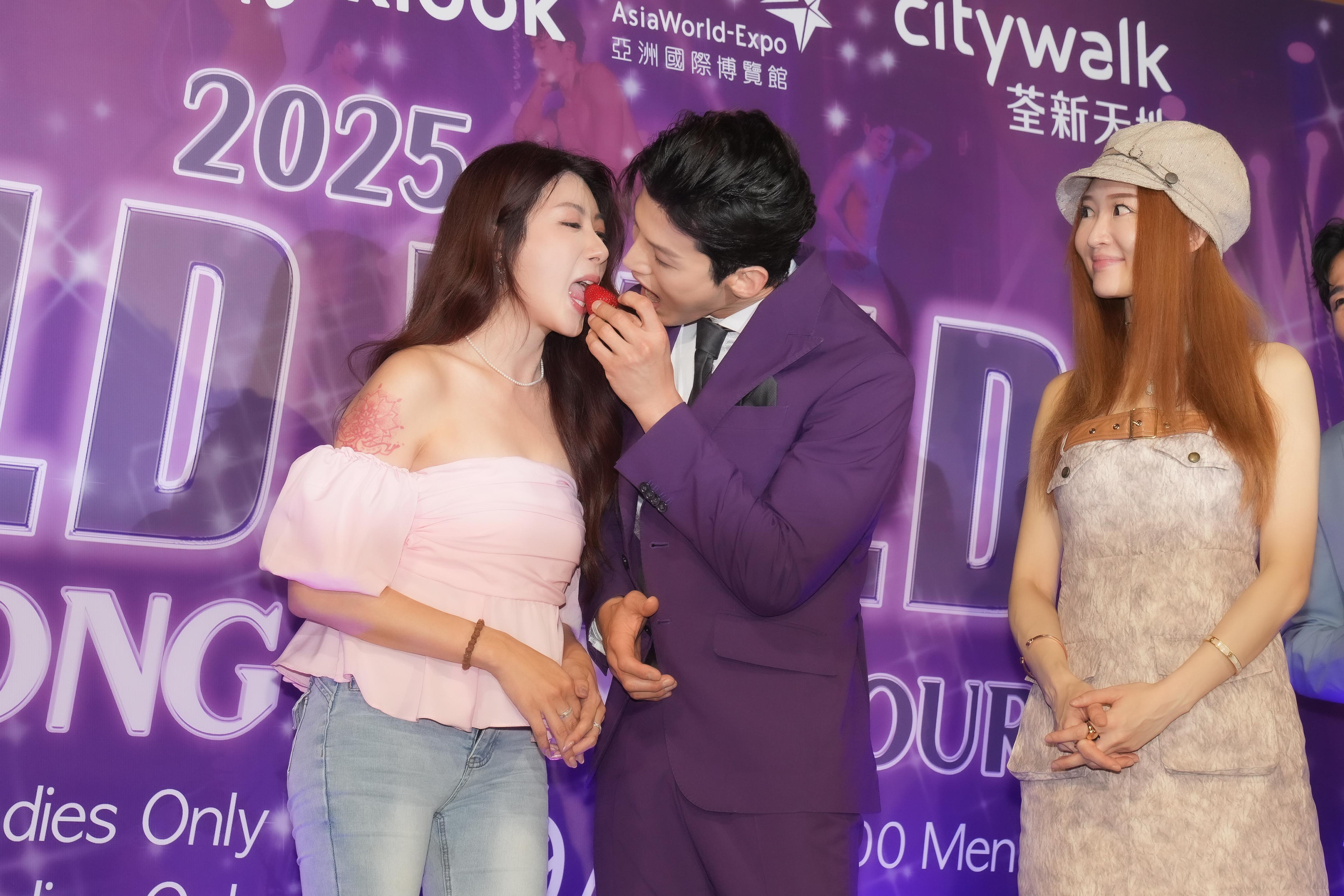 四位型男跟一眾女嘉賓有親密互動。