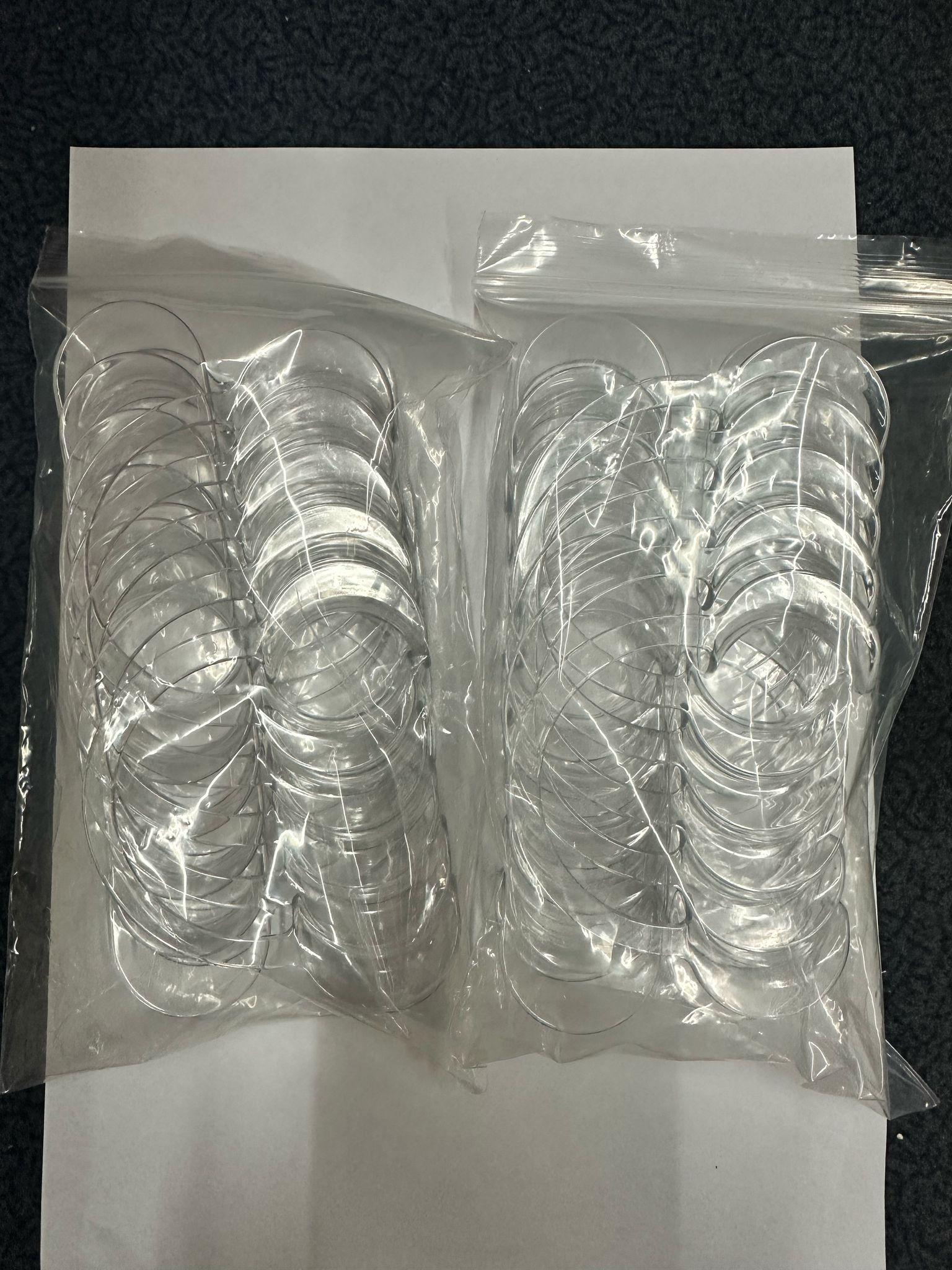 警方檢獲一批牙科用具,儀器及漂白劑。(警方圖片)