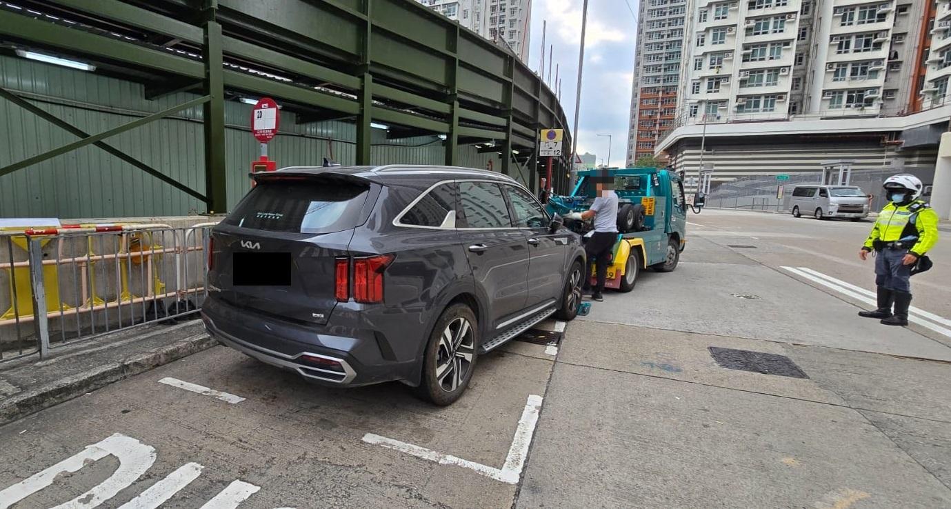 警西九龍交通黑點打擊違泊等,拘4男電動單車車主。(警方圖片)