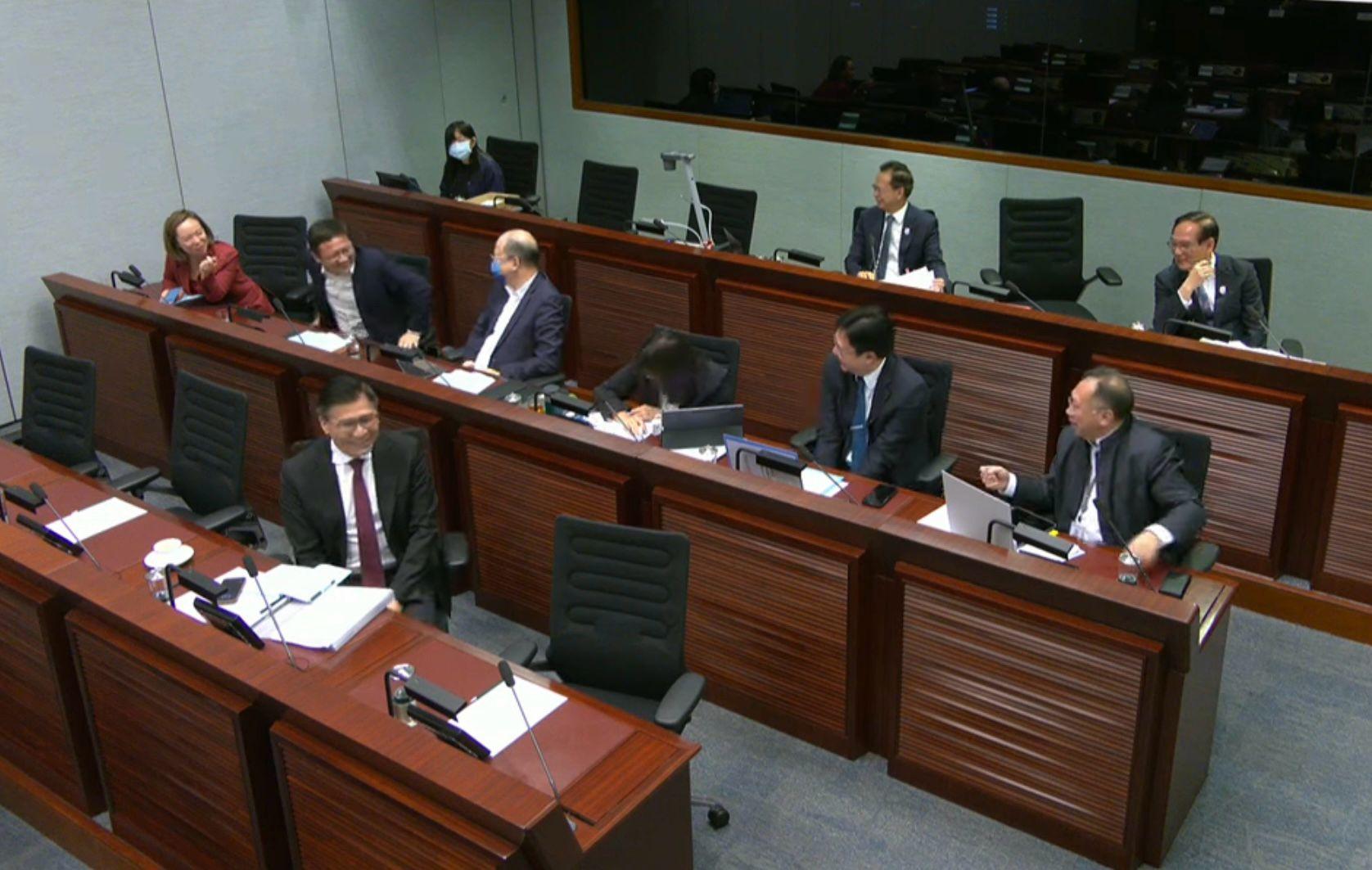 江玉歡問政府盲人申請電子駕駛執照安排(立法會直播截圖)