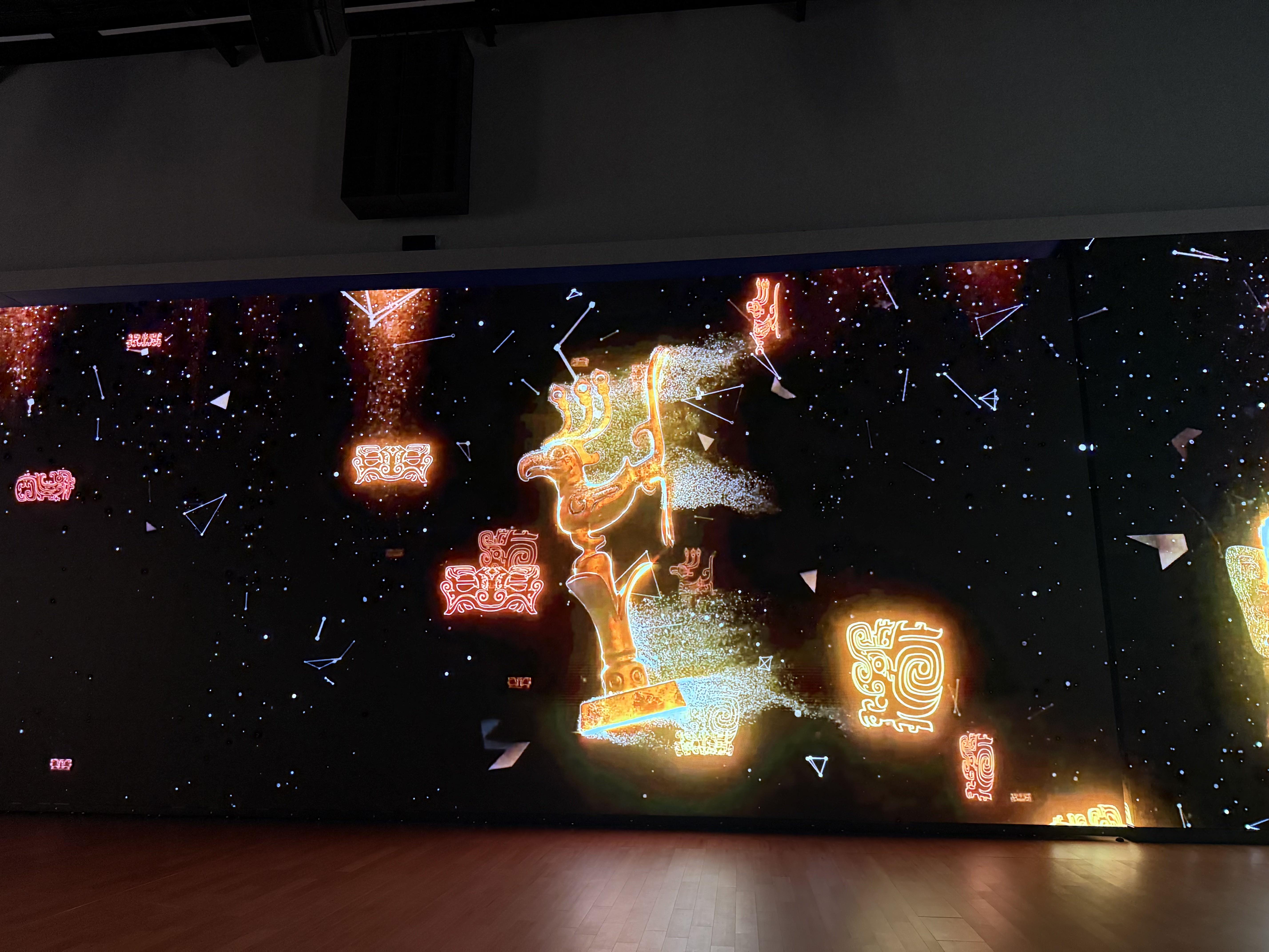 首單元「皎皎日星」先帶領觀眾走進古蜀先民生活環境及祭祀場景。