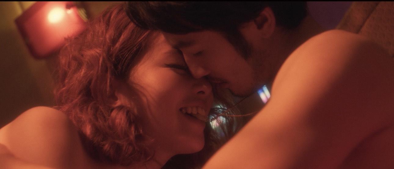 譚凱倫與蘇家樂火熱床戲登場。