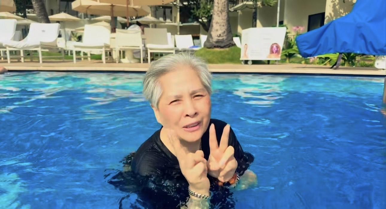 羅媽媽做出鬼馬表情。