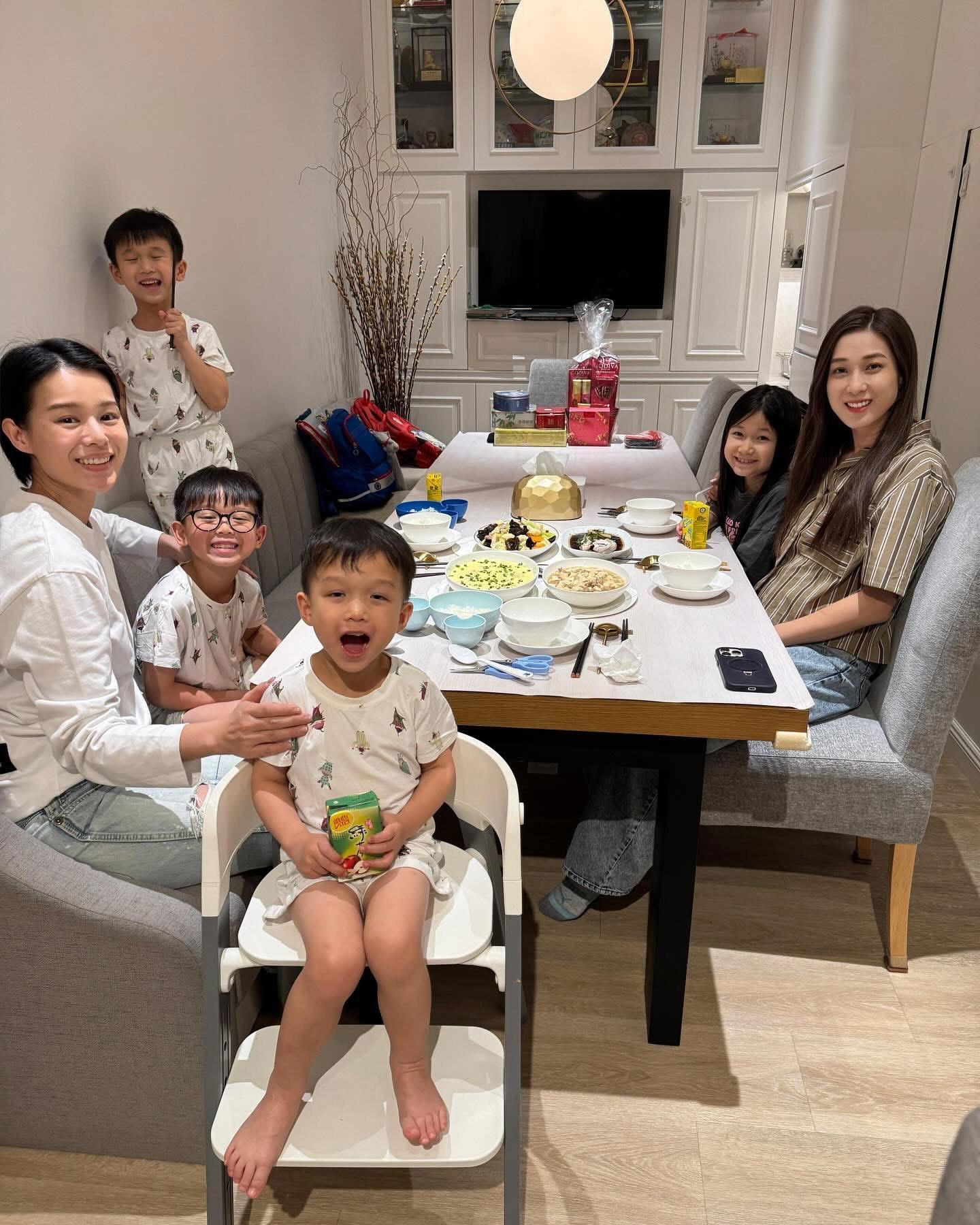 胡杏兒與鍾嘉欣向來十分老友。