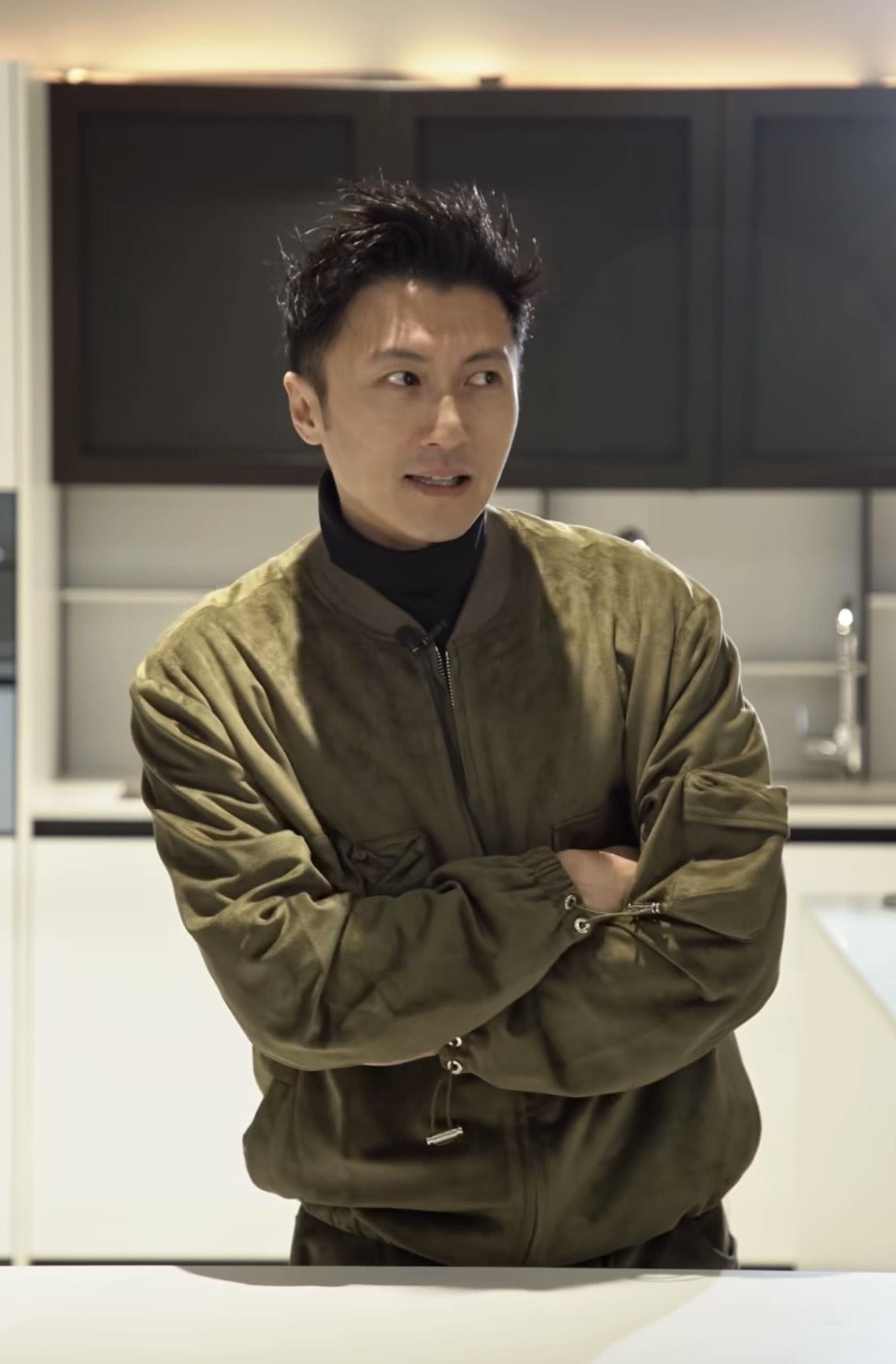 謝霆鋒拍片揭曉盲盒福利 。