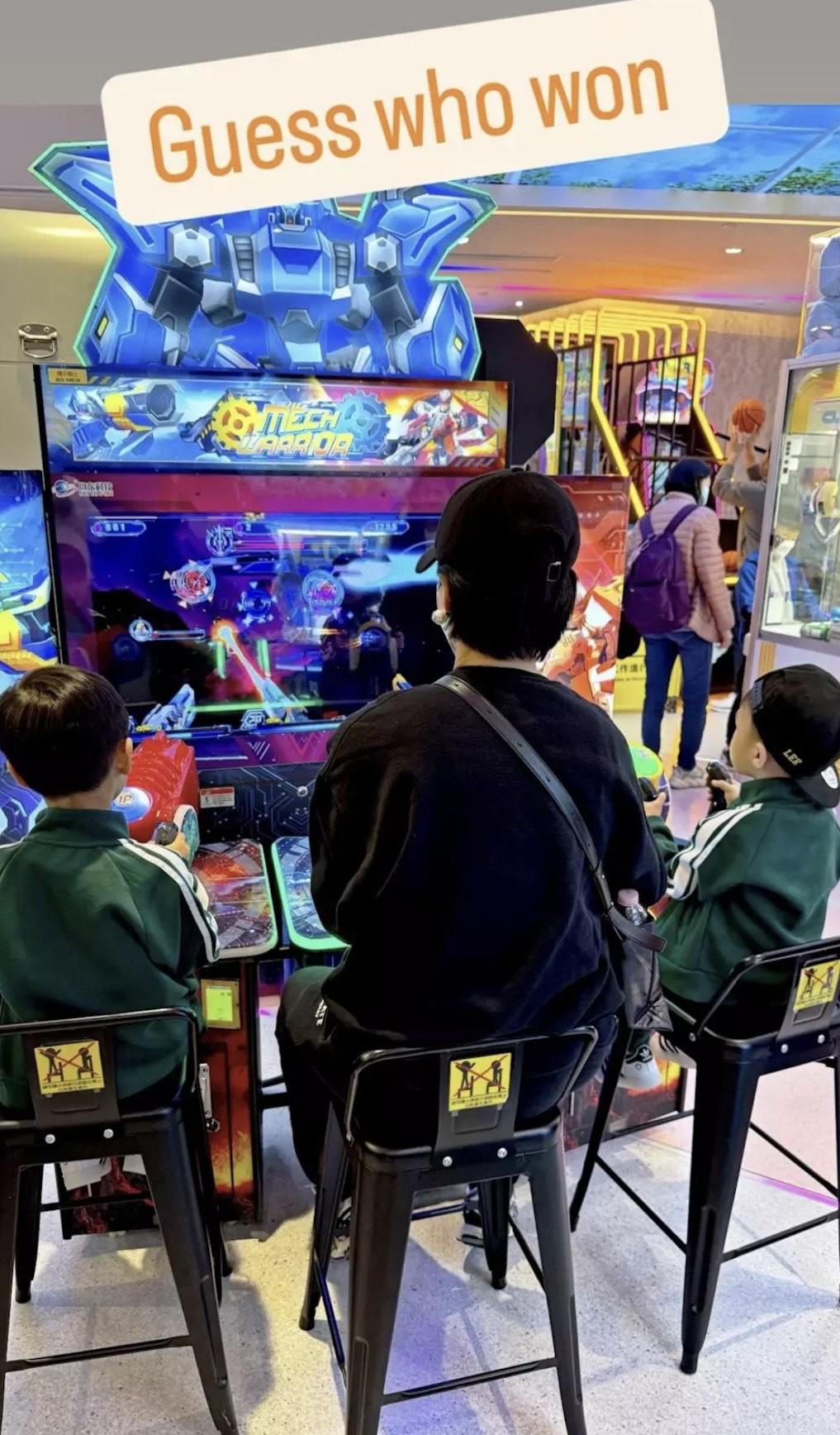 李乘德早前僅在IG限時動態貼出疑似杏兒與兩名兒子打機背影。