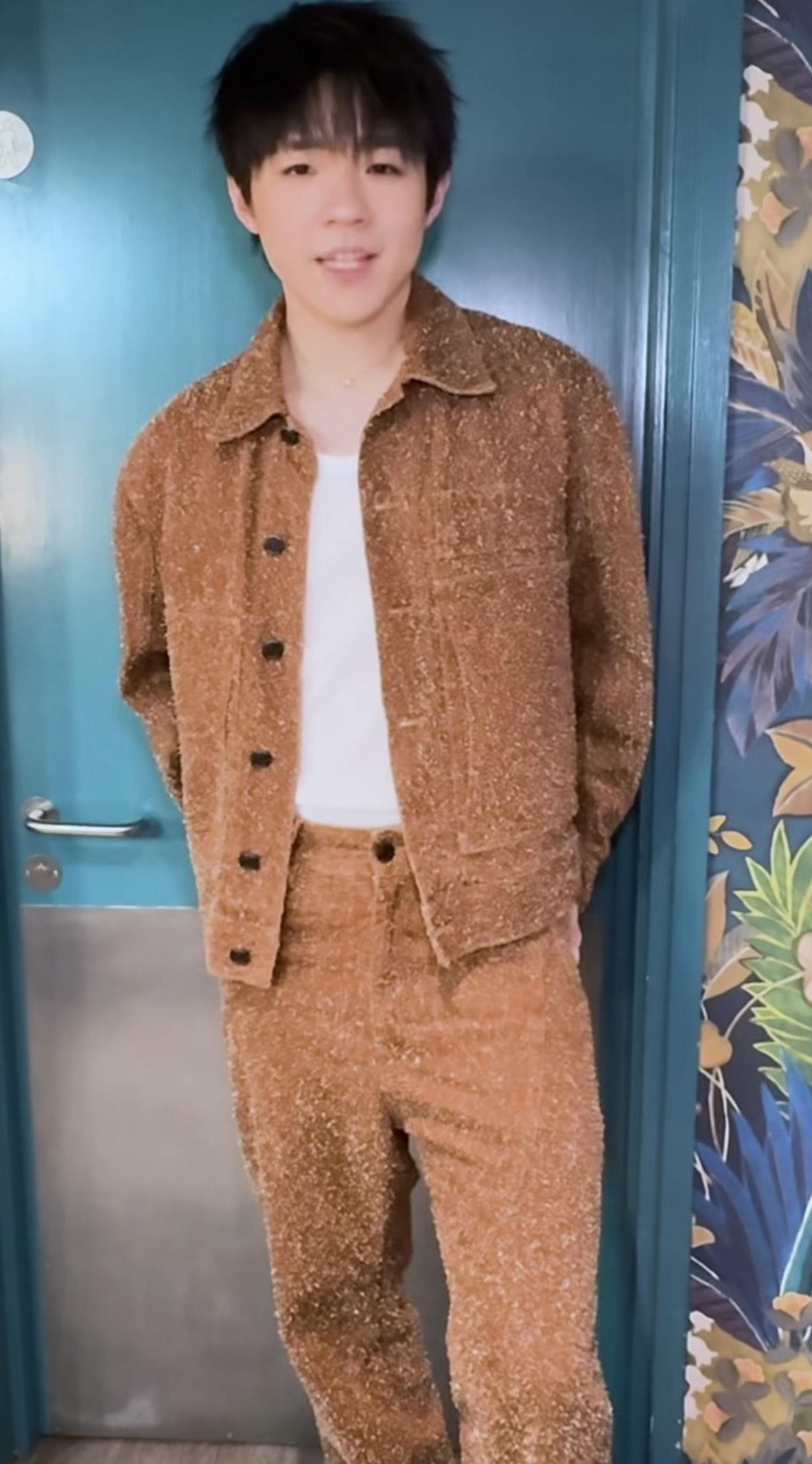 Ian 透露為「家姐細佬」親子作了一首主題曲,並與姜濤合唱。