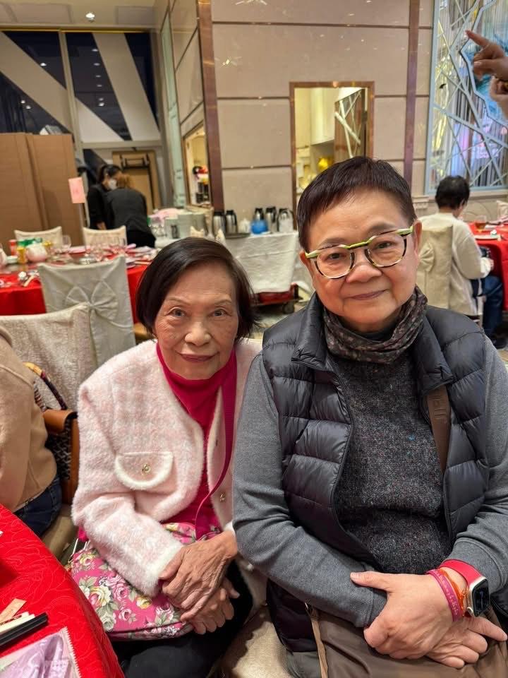 余慕蓮臉色紅潤,精神不俗。