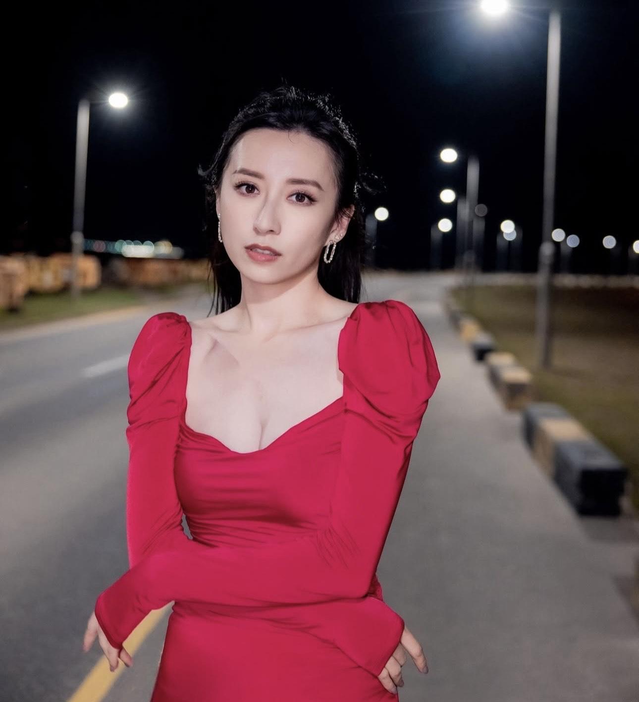 出爐視后龔嘉欣疑離巢 。