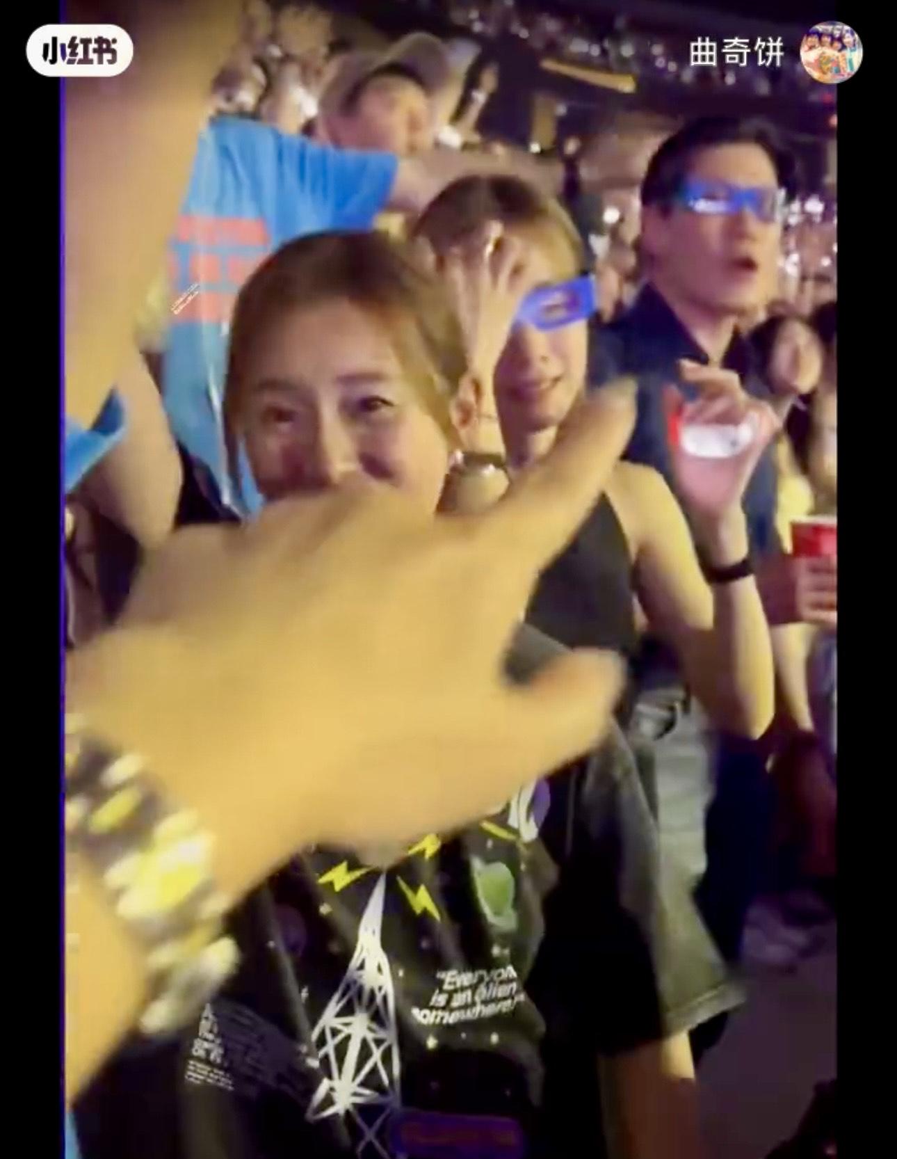 網民都大讚Stephy 男友高大威猛,更有人指他與韓星Rain 有幾分相似。